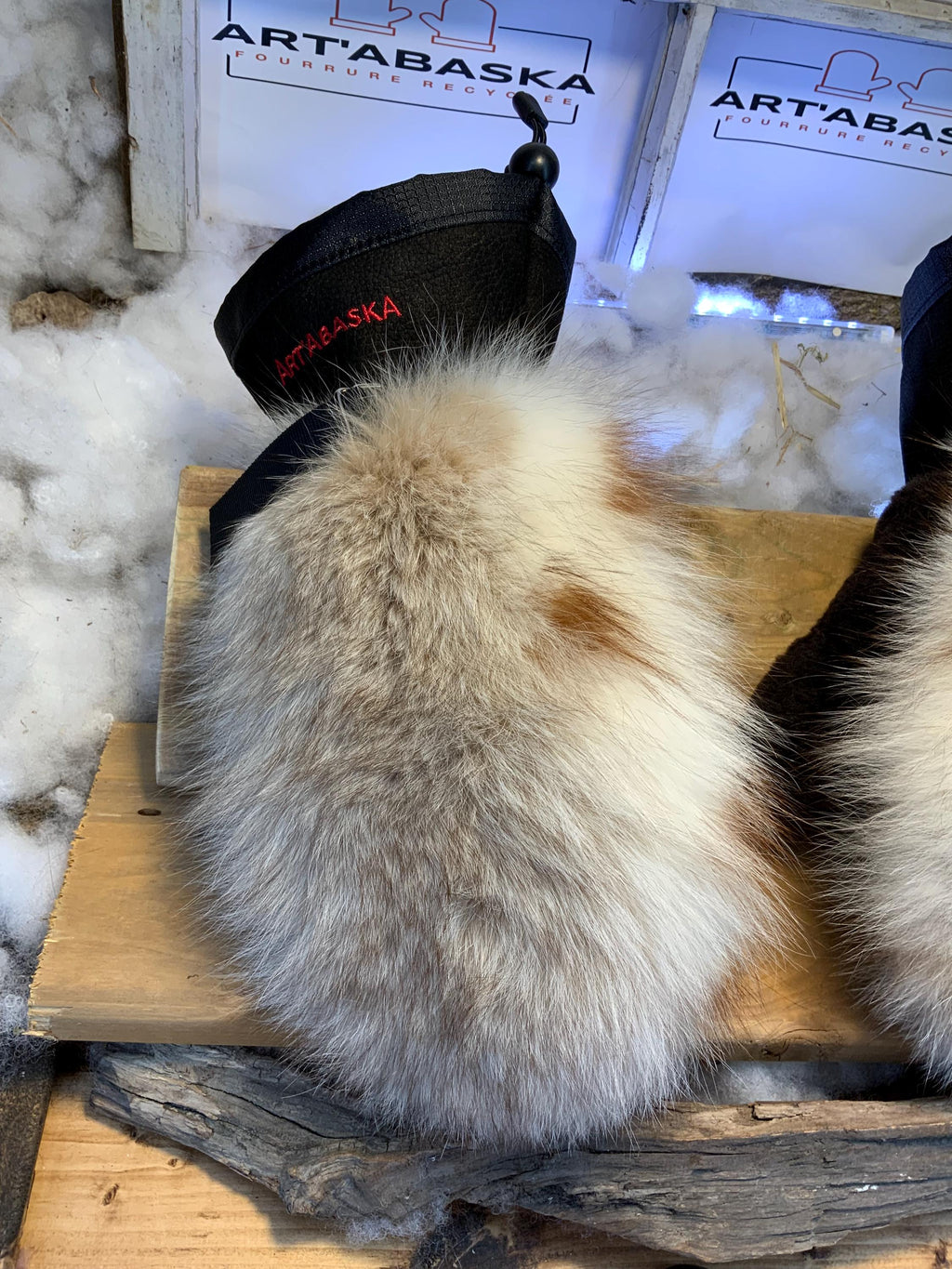 Mitaines Les Yolande – Medium, édition toute fourrure, renard norvégien recyclé, mouton brun rasé, cuir italien brun, fait à la main, Québec