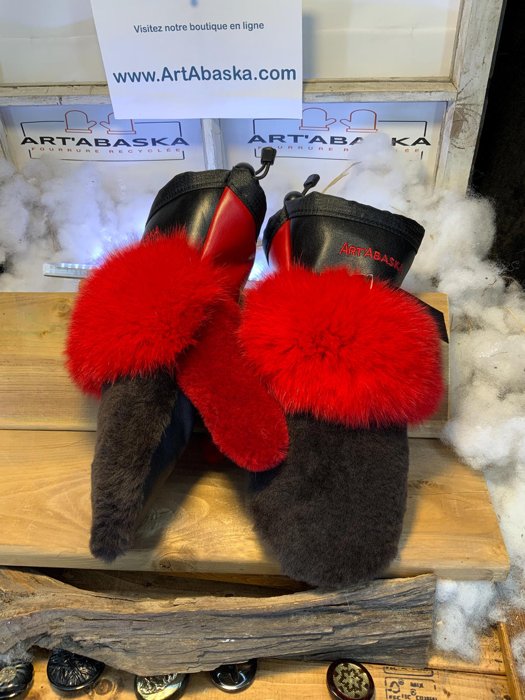Mitaines Estelle Medium mouton rasé gris brun charcoal renard rouge vif cuir italien rouge et noir recyclés fait a la main Quebec unique