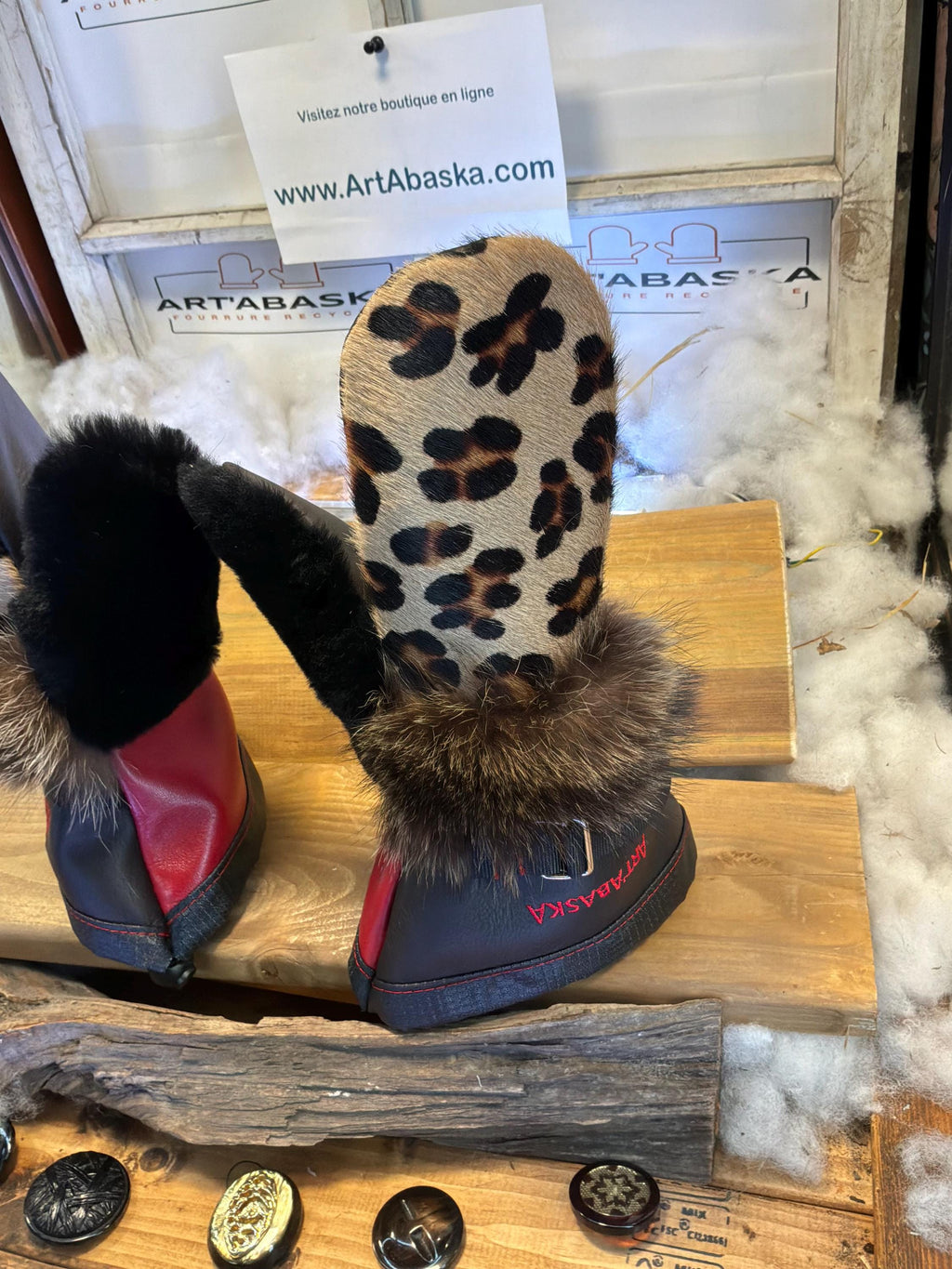 Mitaines Small Irène peau de vache recyclée léopard raton laveur cuir italien brun rouge intérieur amovible Québec fait à la main