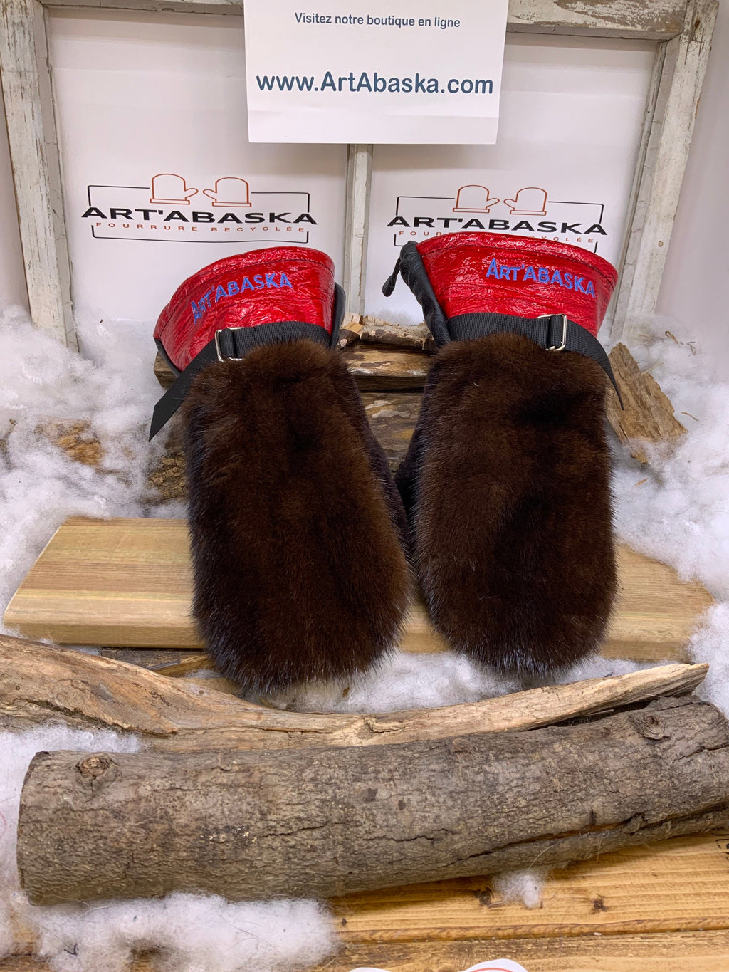 Mitaines Maryse Medium - Cuir embossé rouge et fourrures recyclées vison et mouton, pièce unique élégante fait à la main Québec