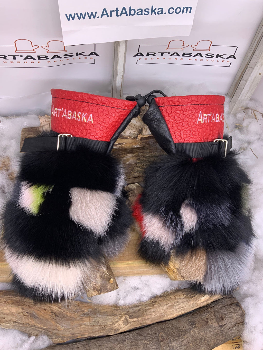 Mitaines Les Anne-Marie – Médium patchwork renard recyclé, cuir rouge embossé & gris – fait à la main au Québec, pièce unique