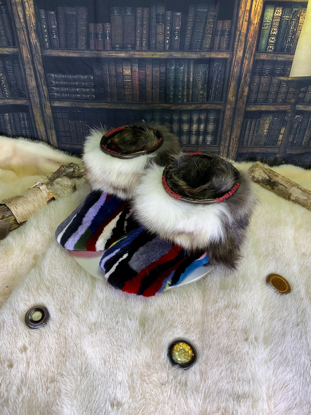 Mocassins d’intérieur Viviane pointure 8 femme fourrure recyclée renard raton fait à la main Québec pantoufles luxe