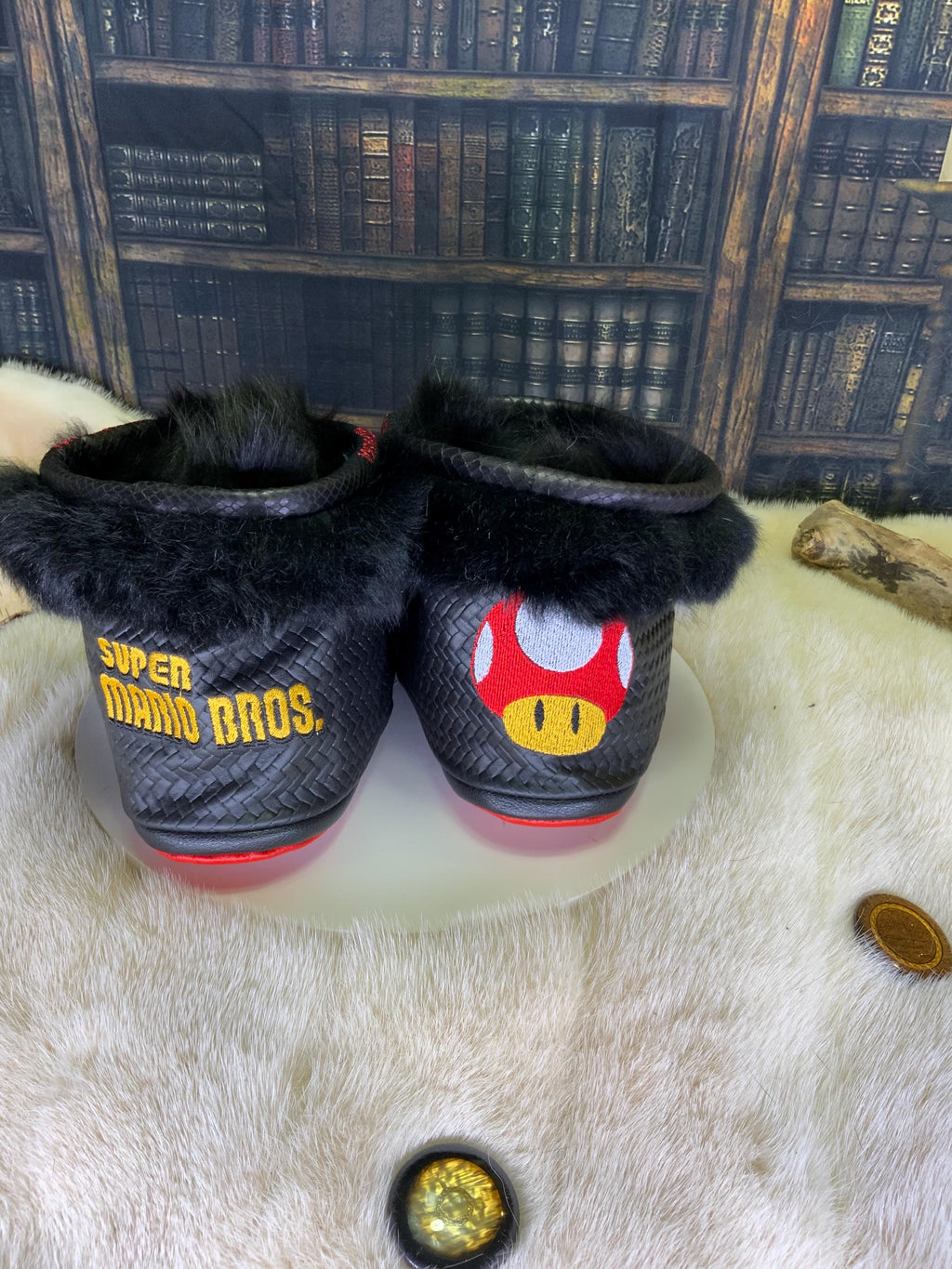 Mocassin d’intérieur homme Les Berthe – pointure 11 – édition Mario Bross – fourrure recyclée  patchwork renard – fait à la main au Québec