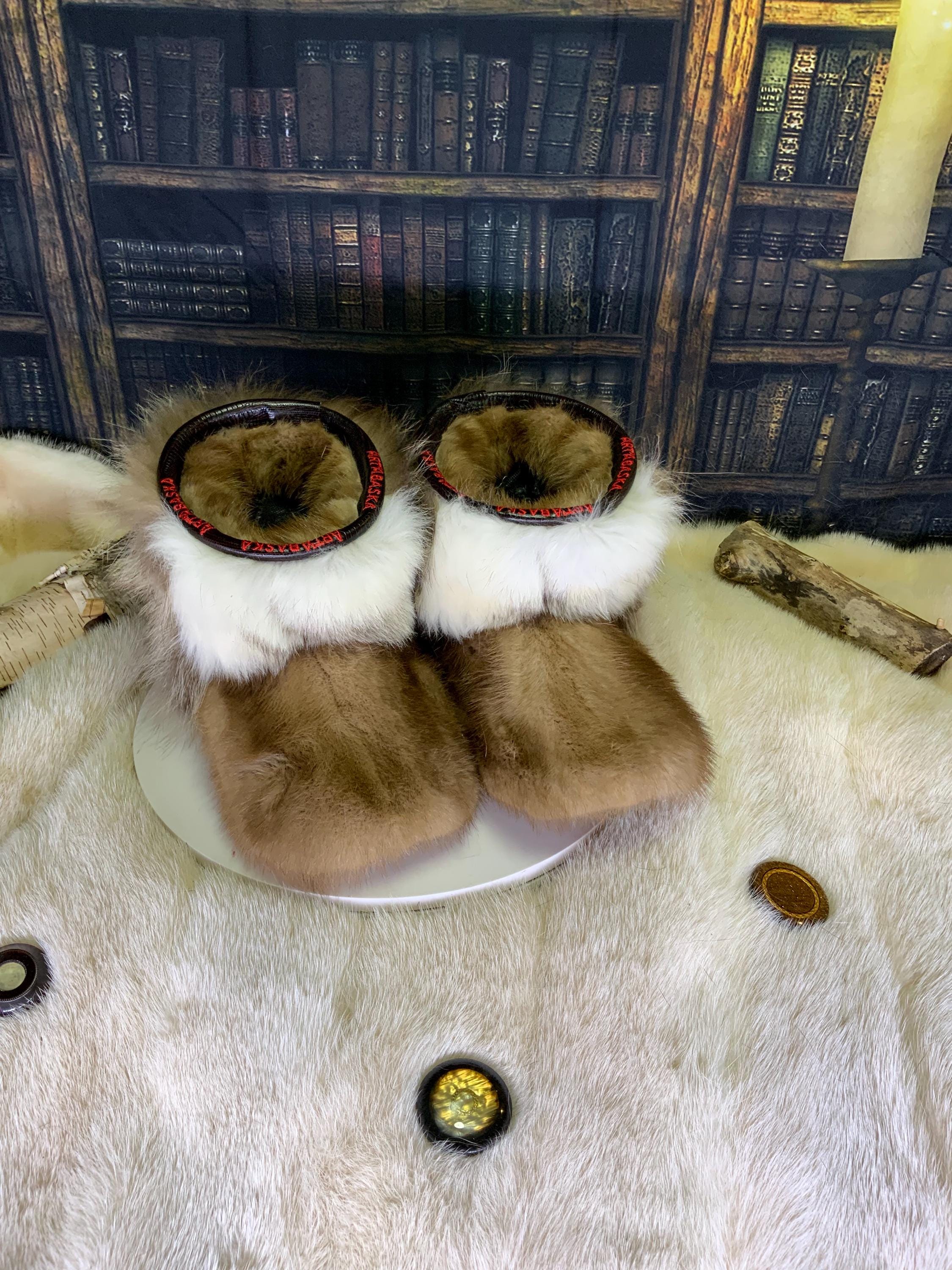 Mocassins d’intérieur Les Magella – 10 Femme – vison, raton & renard recyclés – fait à la main au Québec, pièce unique
