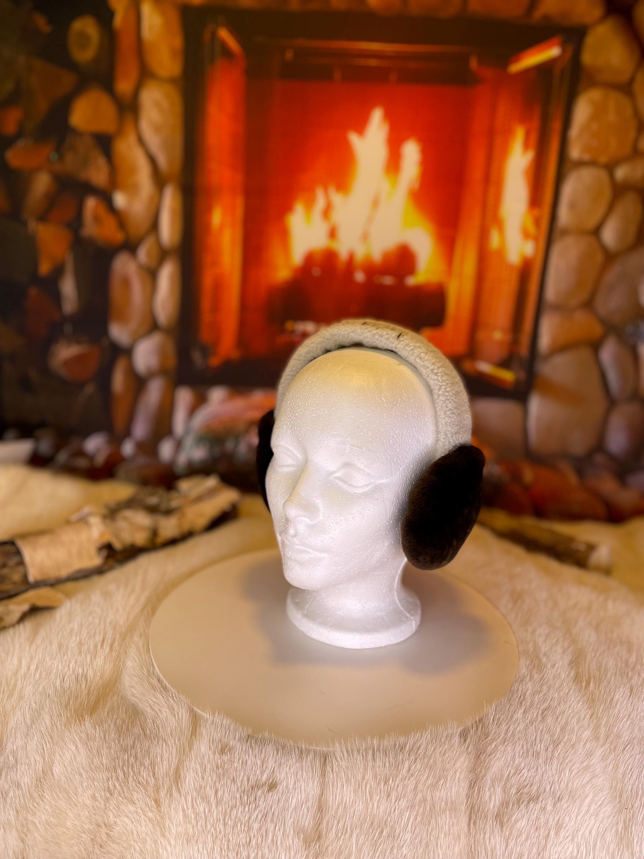 Cache-Oreilles tout en fourrure recyclée édition Castor rssé brun naturel recyclé et mouton rasé sur la tête  Les Jocelyne