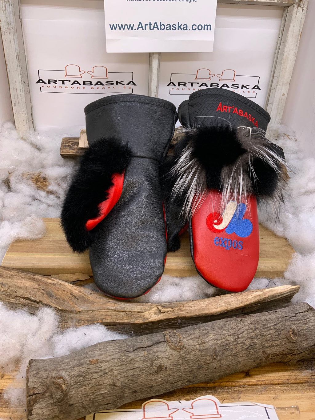 Mitaines Danielle Expos de Montréal cuir rouge et noir brodé renard patchwork recyclé fait à la main Québec artisanal unique