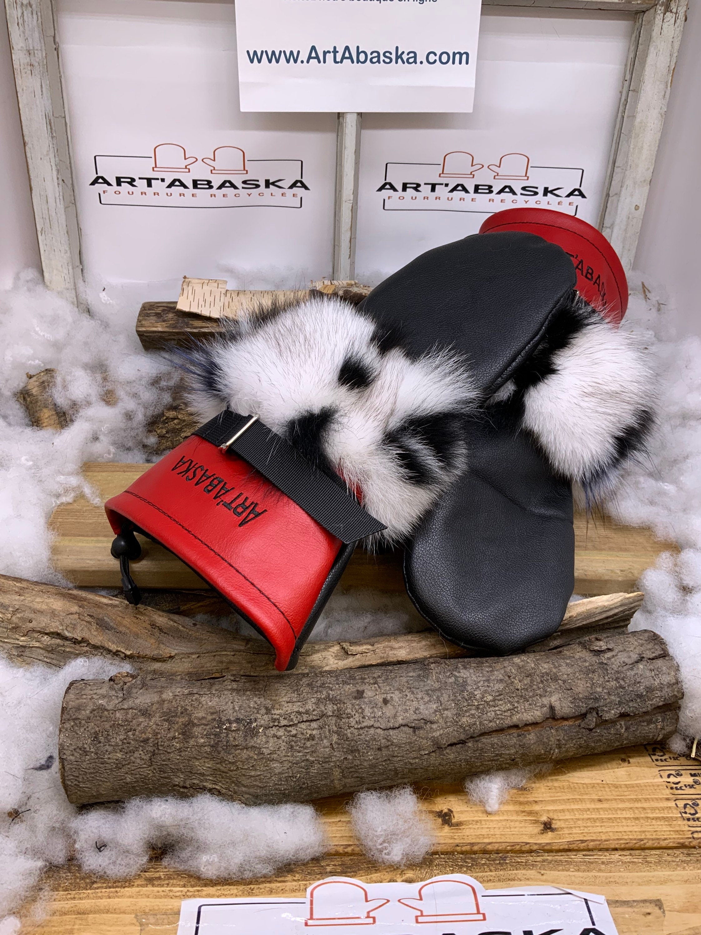 Mitaines XL Cécile – Cuir recyclé rouge et noir, renard patchwork au poignet, intérieur amovible feutre polar, fait à la main Québec
