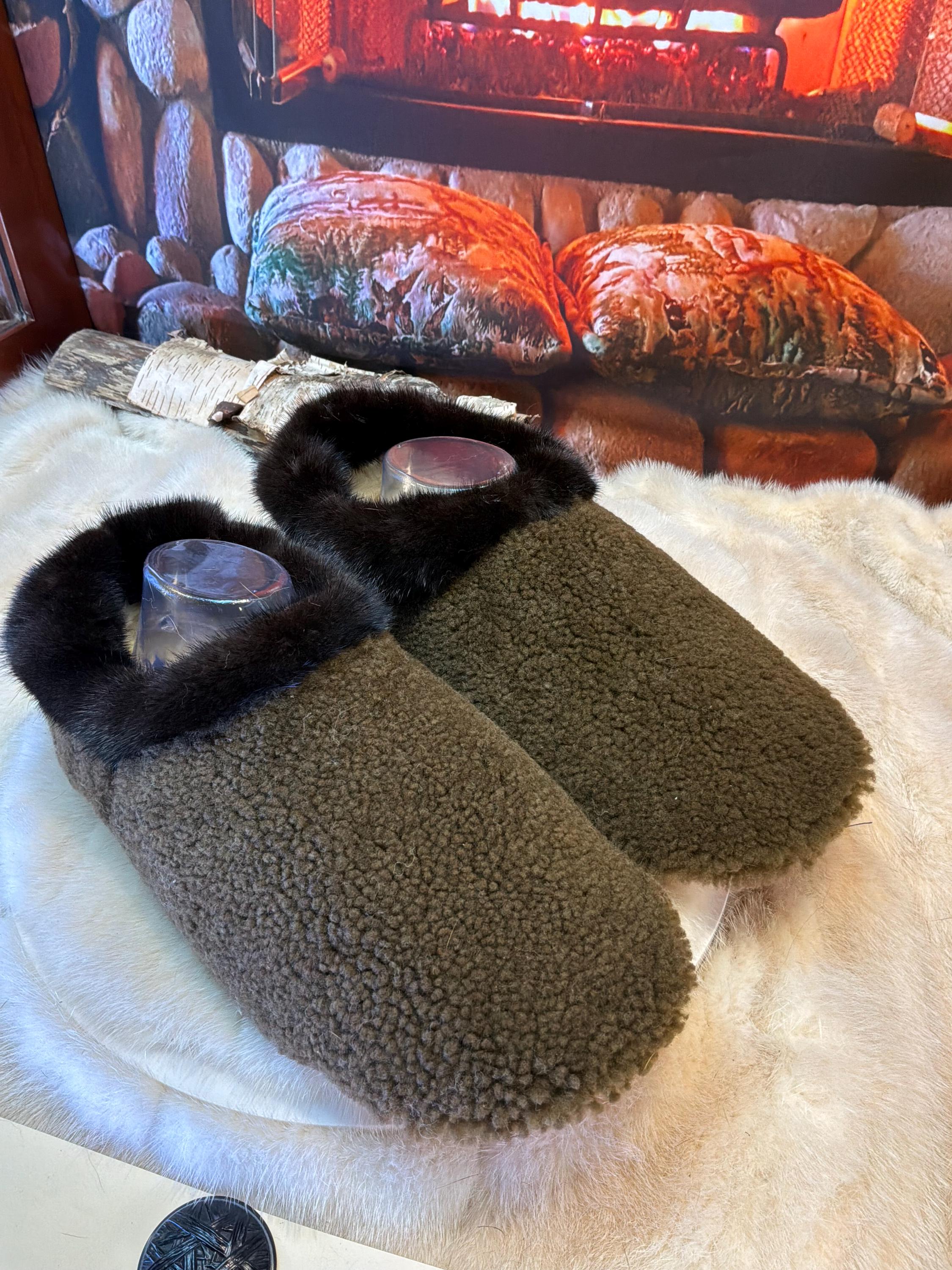 Slipper Renée pointure 11 Homme – Sherling italien & cuir recyclé, pièce unique faite à la main au Québec
