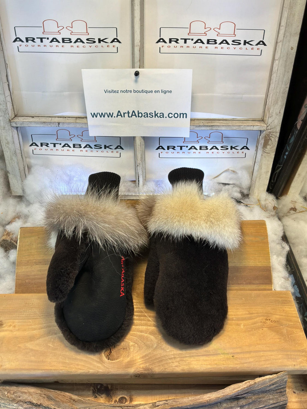 Mitaines de ville Medium Henriette en fourrure recyclée – Faites à la main au Québec – Légères, élégantes, confort urbain – ArtAbaska
