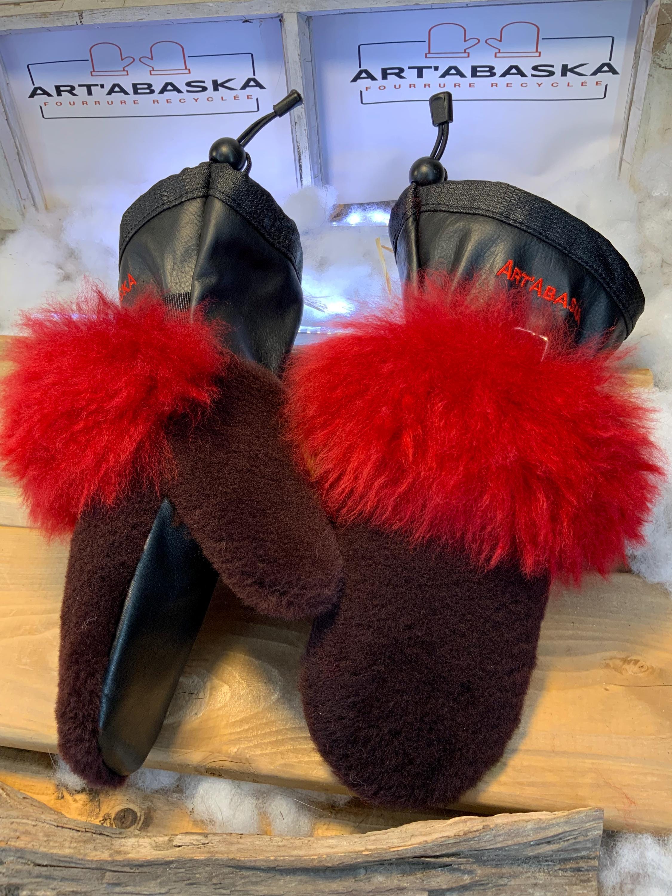 Mitaines Albertine Medium - Fourrure rouge vif et bourgogne, mouton rasé et naturel recyclé, cuir italien noir, fait à la main Québec