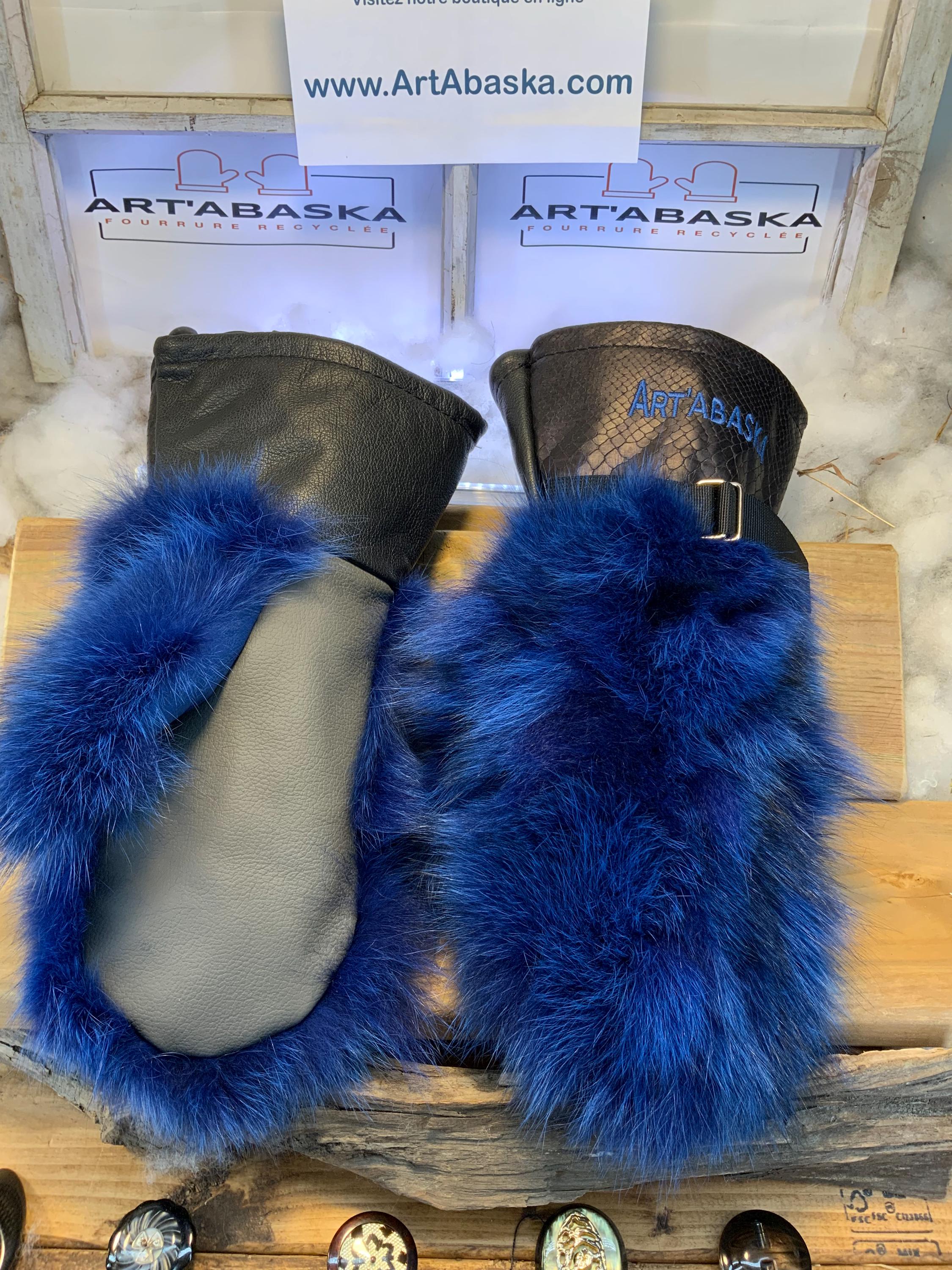 Mitaines Desneiges Large patchwork fourrure bleue recyclée cuir italien imprimé serpent fait à la main Québec pièce unique