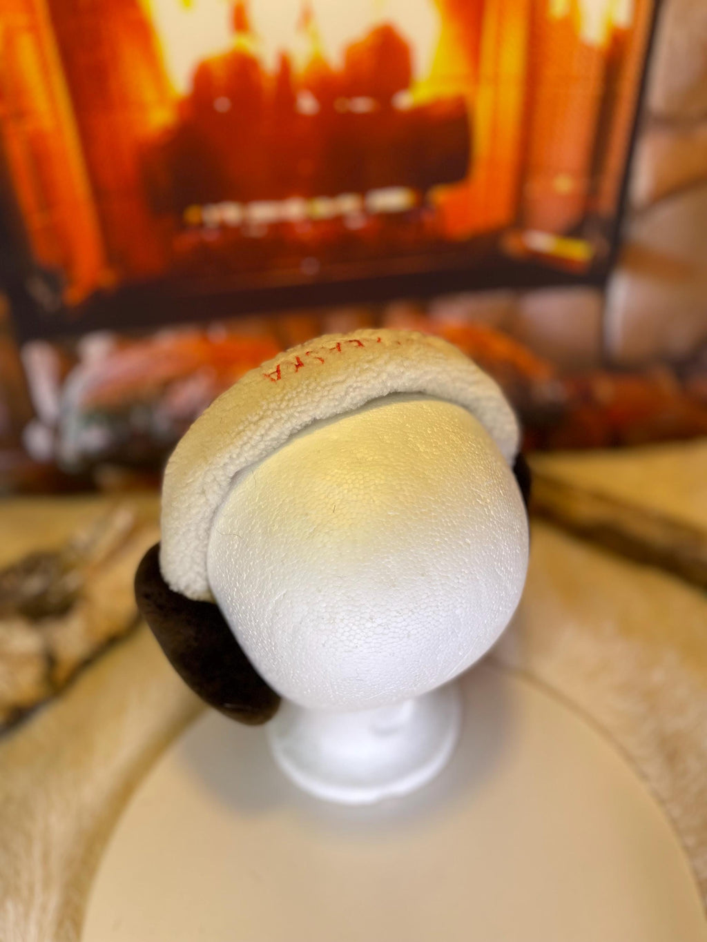 Cache-Oreilles tout en fourrure recyclée édition Castor rasé brun naturel recyclé et mouton rasé sur la tête  Les Laurette