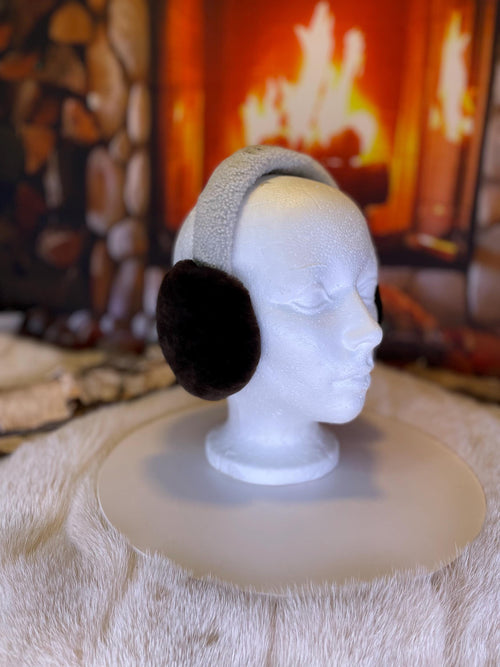 Cache-Oreilles tout en fourrure recyclée édition Castor rssé brun naturel recyclé et mouton rasé sur la tête  Les Jocelyne