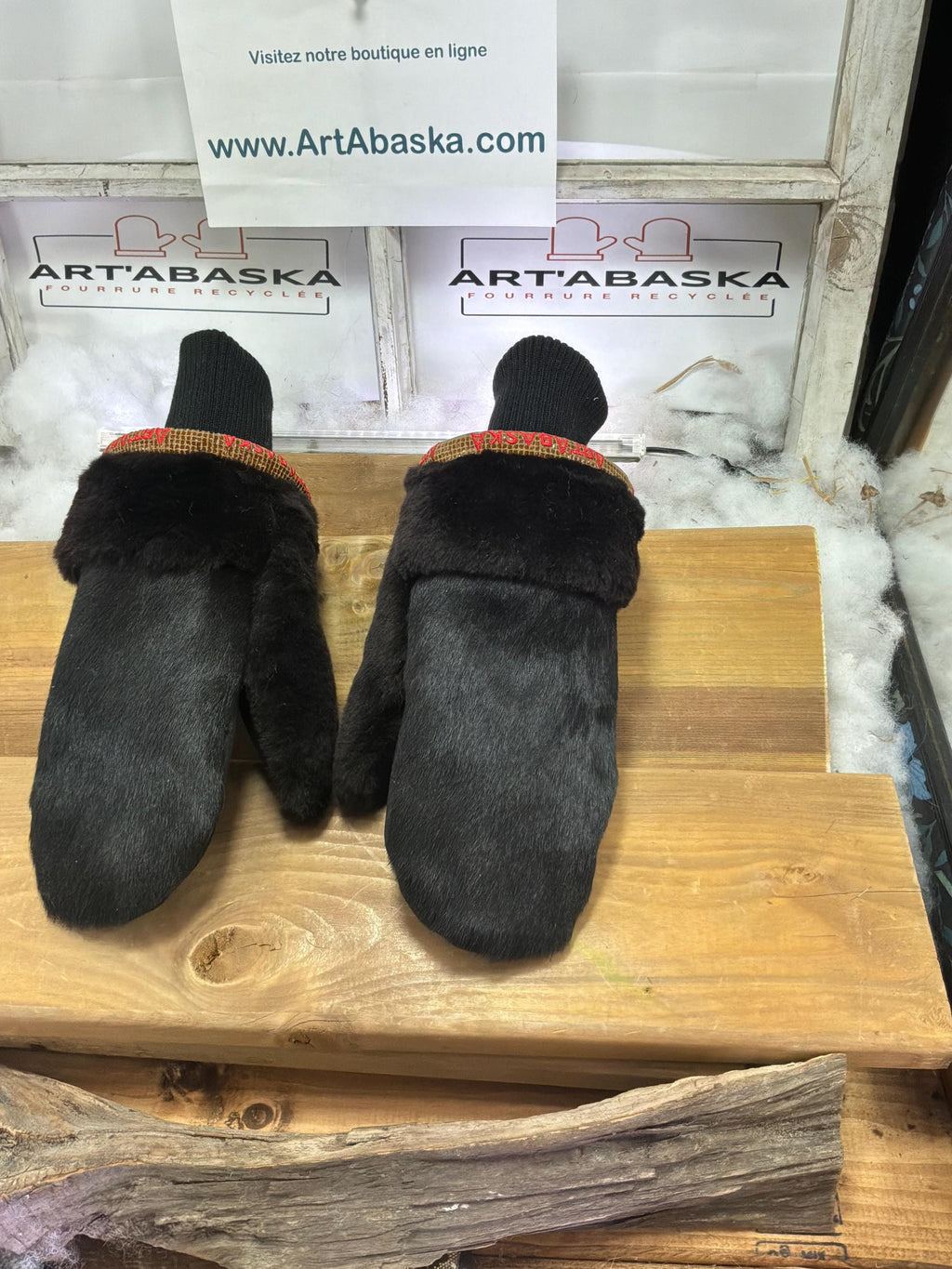 Mitaines de ville Medium Cécile en fourrure recyclée – Faites à la main au Québec – Légères, élégantes, confort urbain – ArtAbaska
