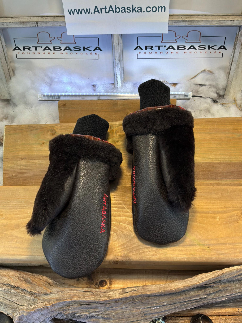 Mitaines de ville Medium Danielle en fourrure recyclée – Faites à la main au Québec – Légères, élégantes, confort urbain – ArtAbaska