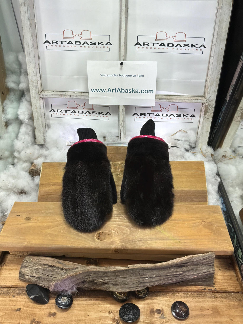 Mitaines de ville Medium Gilberte en fourrure recyclée – Faites à la main au Québec – Légères, élégantes, confort urbain – ArtAbaska