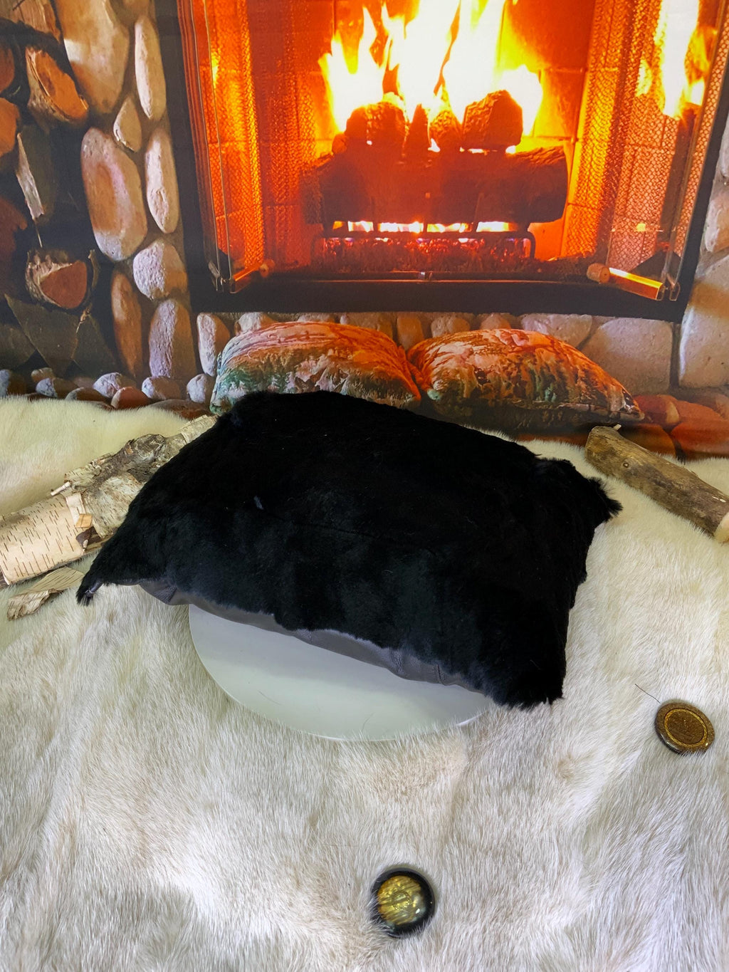 Coussin décoratif en fourrure recyclée en castor rasé noir