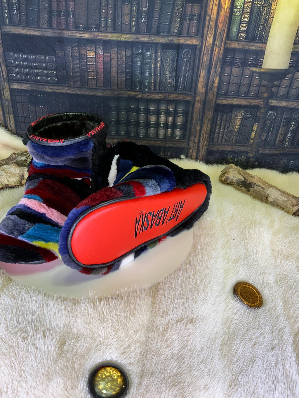 Mocassins d’intérieur Suzanne pour femme 7 en renard rasé teint cousu en lanières et castor rasé recyclé – faits à la main au Québec, chauds, respirants, confort de luxe, pièce unique Art’Abaska 💕