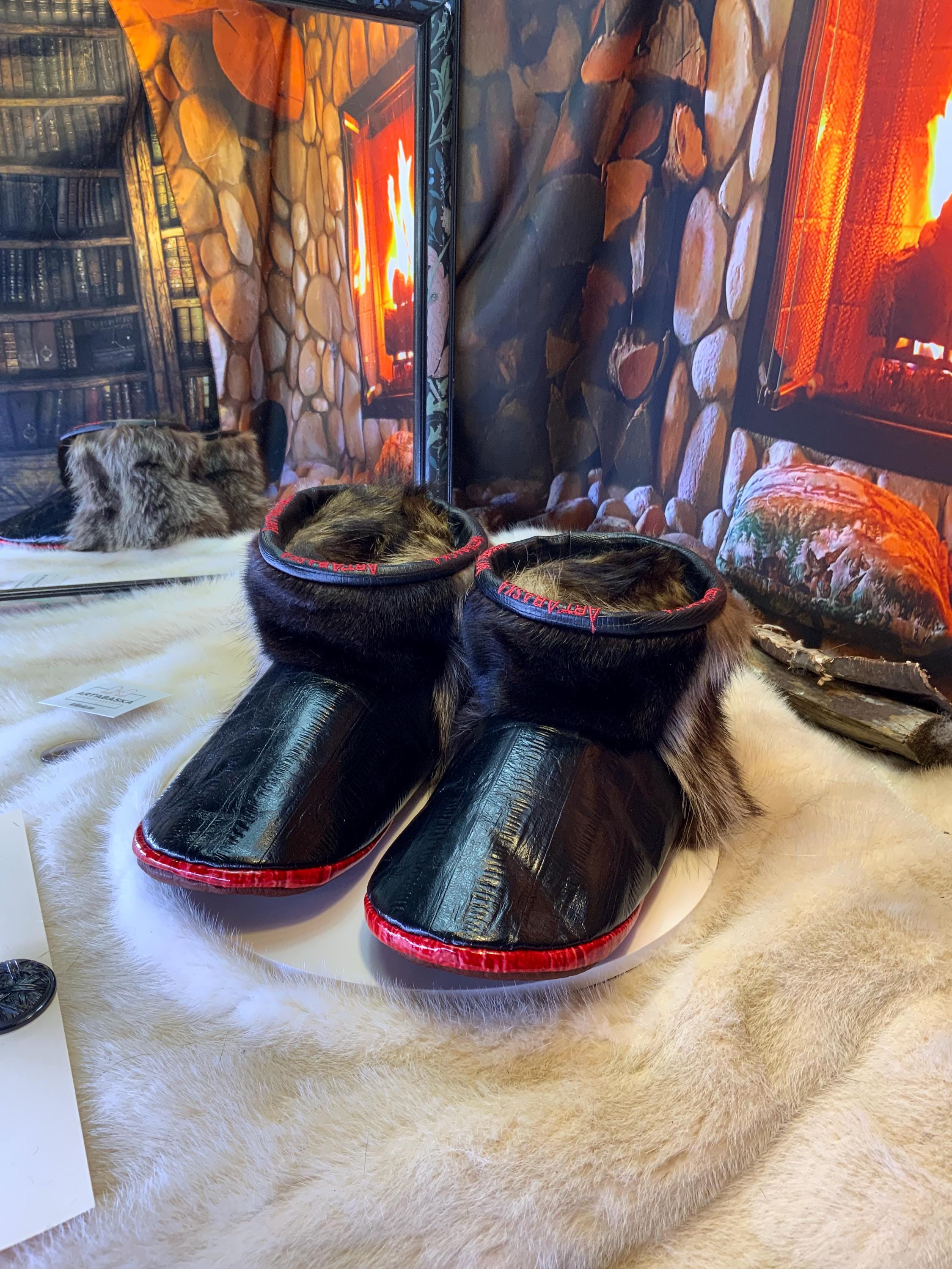 Mocassin d’interieur homme Les Marcelline - pointure 10 - cuir d’anguille noir, vison brun & raton recyclés - fait main au Québec