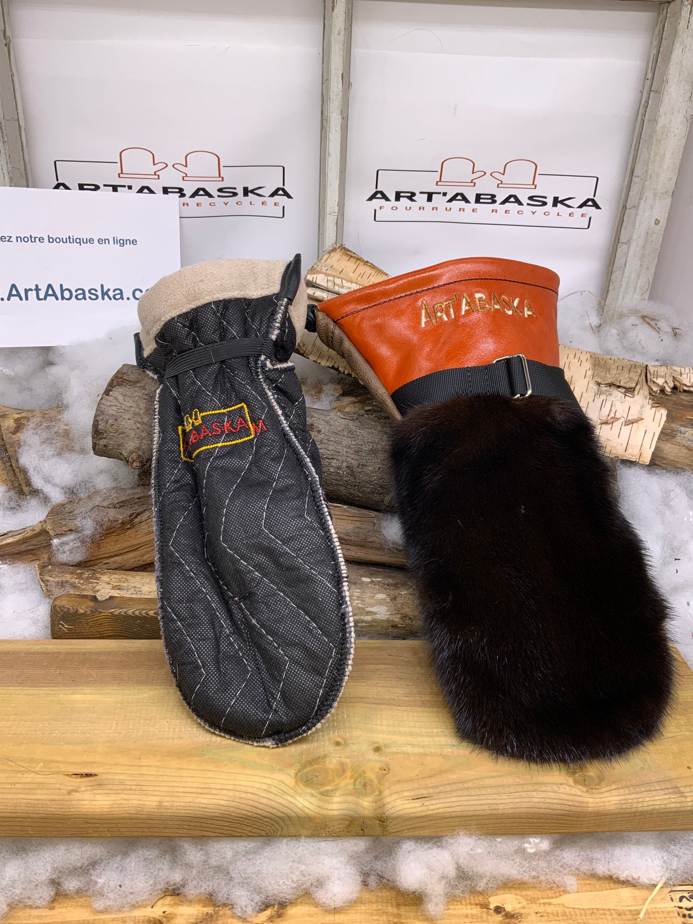 Mitaines Les Claudie – Médium, vison brun & cuir orange vibrant, broderie ArtAbaska, fait à la main au Québec, pièce unique