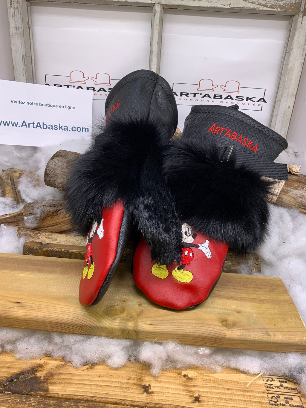Mitaines Marcelle Large édition spéciale Mickey cuir rouge noir broderie ArtAbaska fourrure recyclée fait à la main Québec