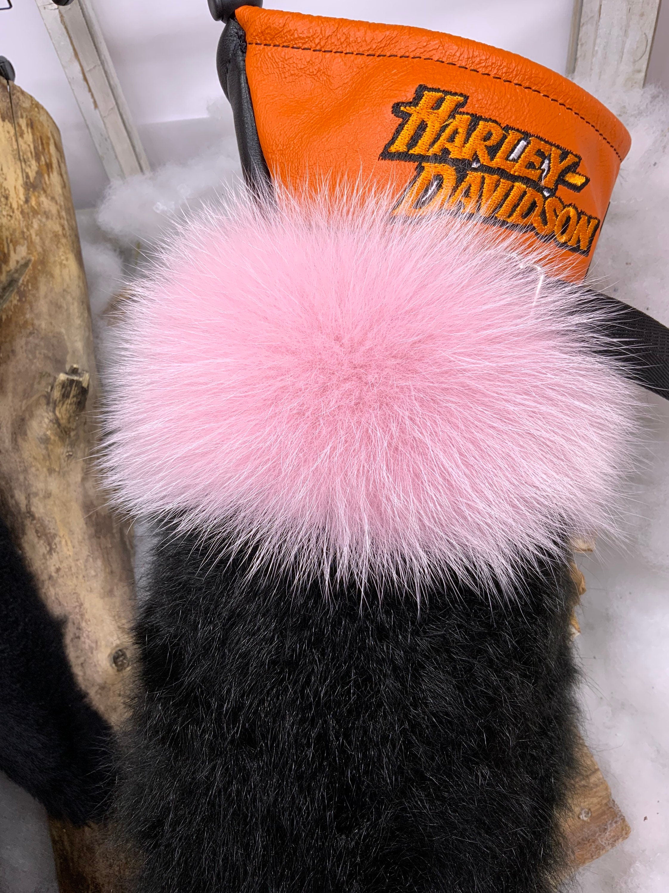 Mitaines Les Harley – Medium, édition spéciale brodée Harley Davidson, fourrures et cuirs recyclés, fait à la main au Québec