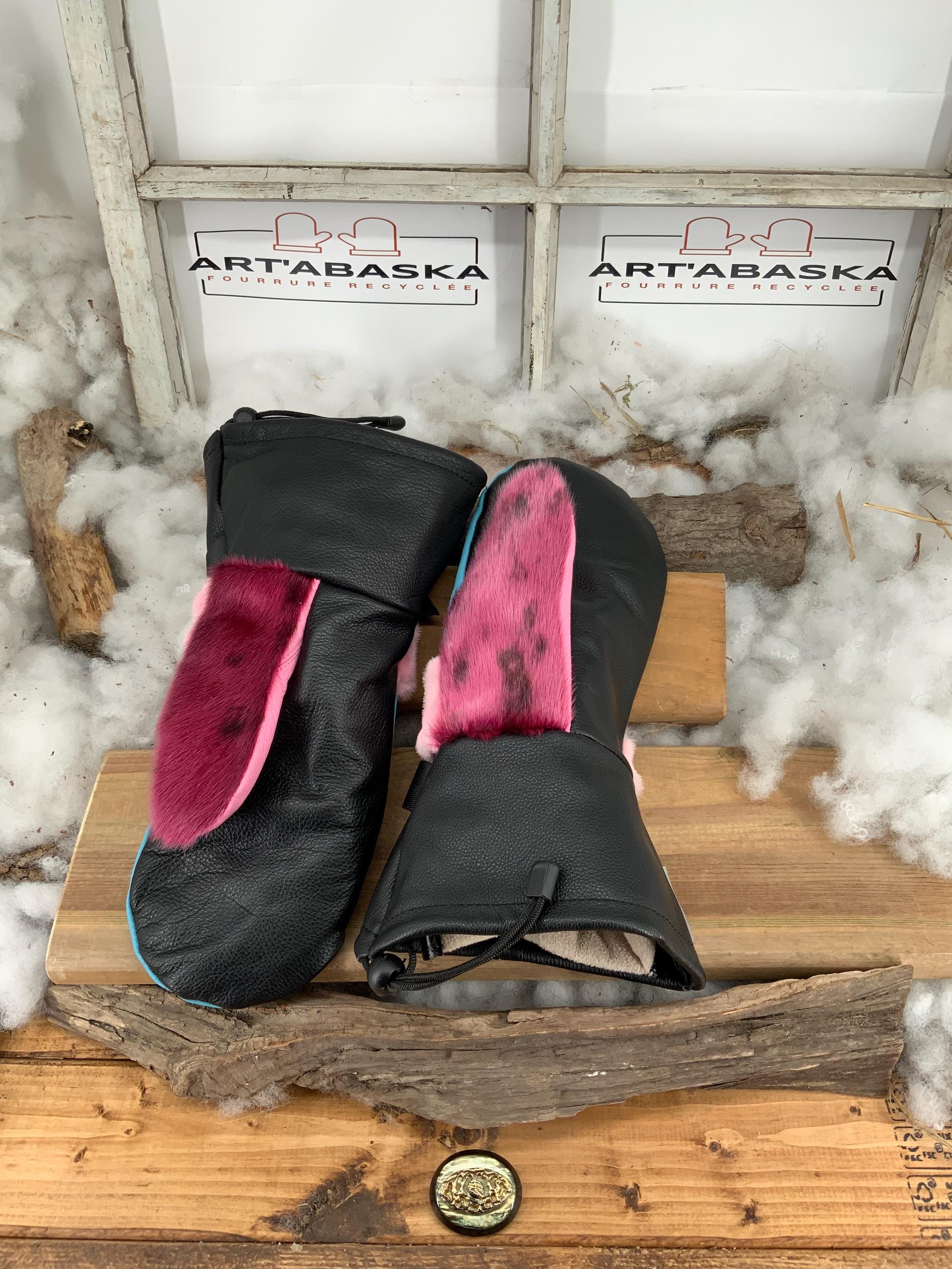 Mitaines Joséphine Medium - Cuir et fourrures recyclées vison rose et fuchsia, cuir noir rose et turquoise, fait à la main Québec