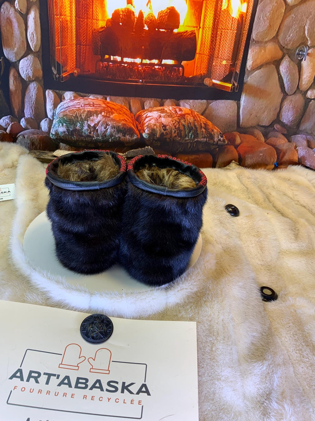 Mocassins d’intérieur Yvette 8 femme en cuir italien or imprimé crocodile et vison brun recyclé – faits à la main au Québec, respirants, confort de luxe, pièce unique ArtAbaska 💛✨