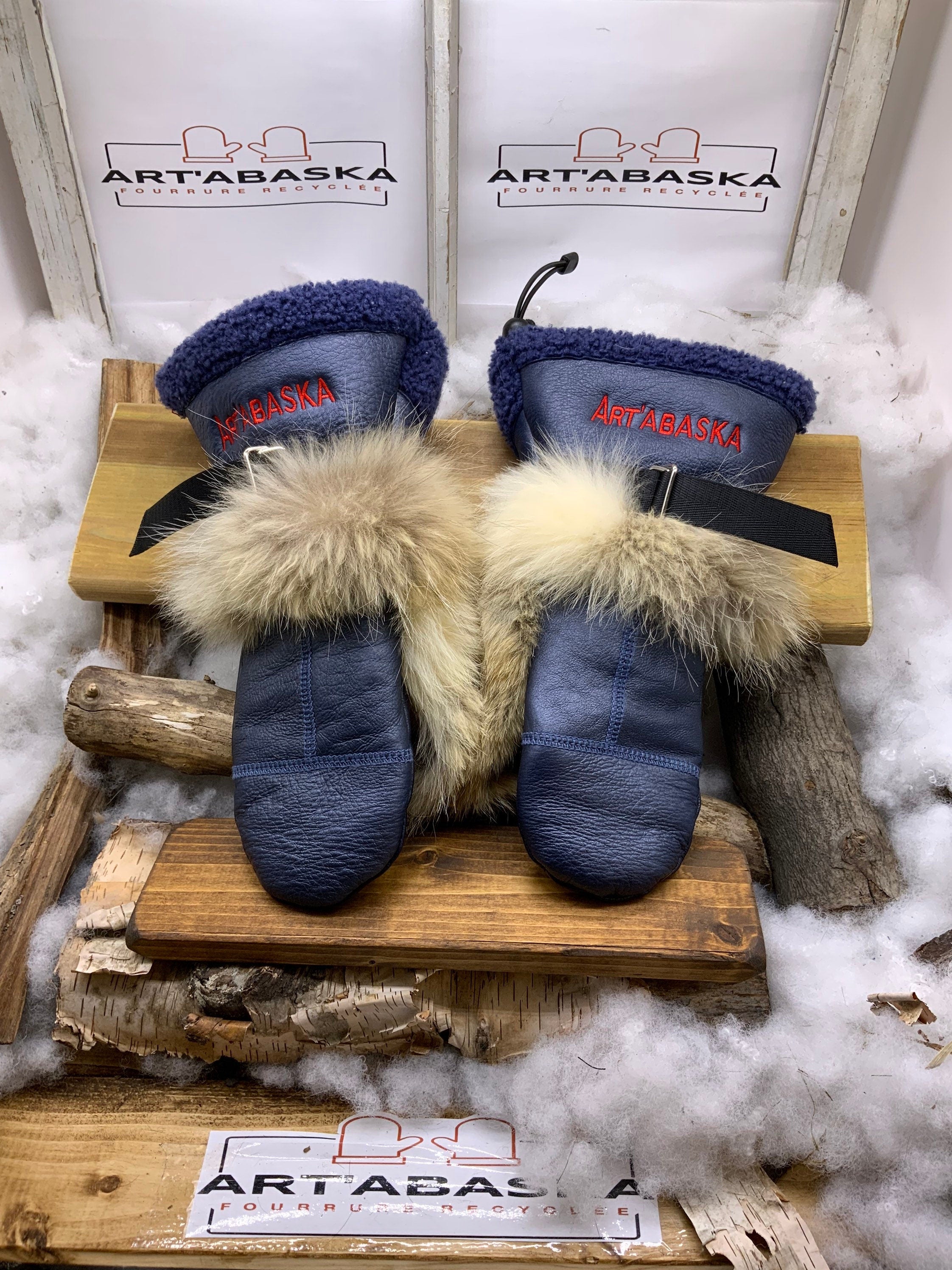 Mitaines Marianne Small – Édition spéciale, fourrures recyclées mouton, renard et coyote, cuir mauve-bleu/rouge, fait à la main Québec