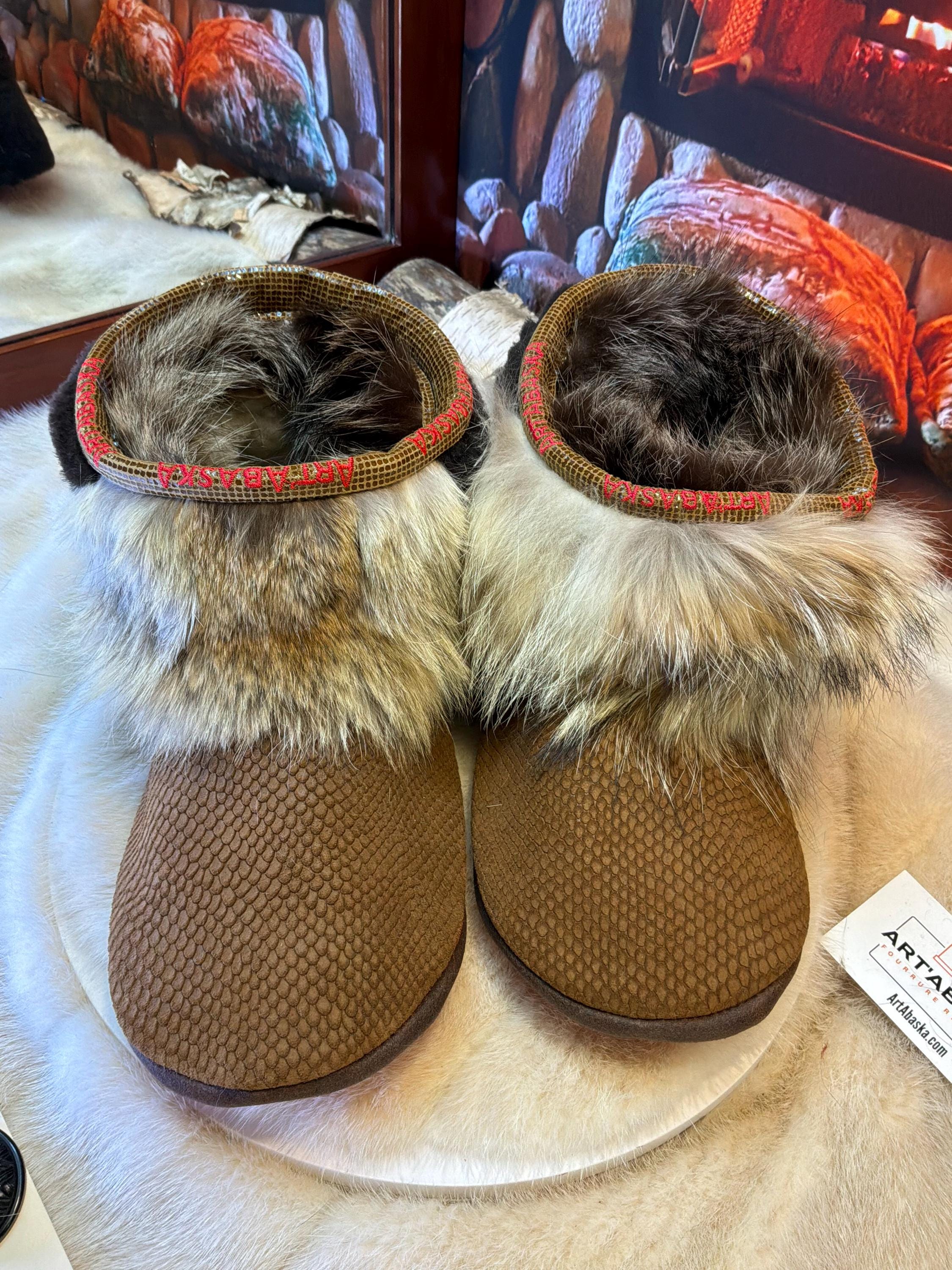 Mocassins d’intérieur homme Yolande pointure 11 cuir italien serpent brun coyote recyclé mouton café fait à la main Québec