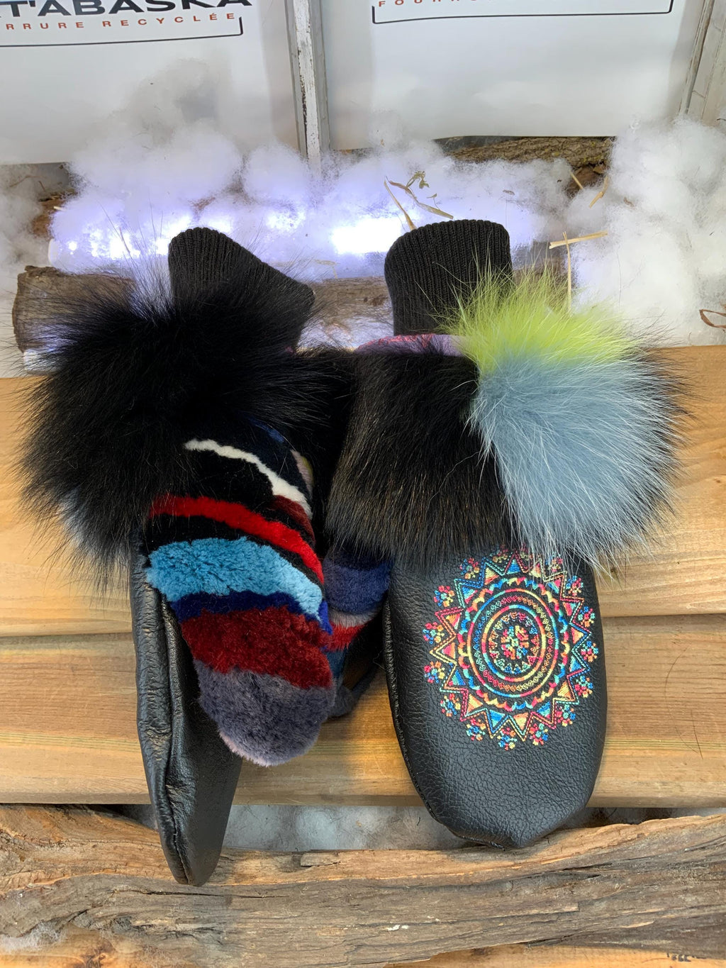 Mitaines de ville Antoinette faites à la main au Québec en fourrure recyclée patchwork avec broderie mandala artistique grandeur Medium