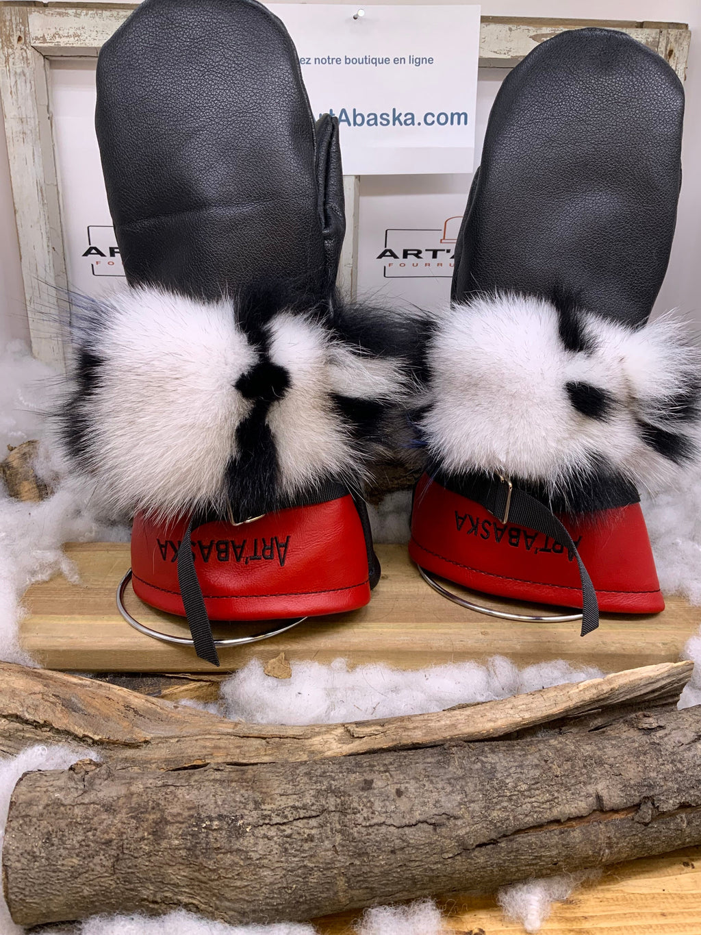 Mitaines XL Cécile – Cuir recyclé rouge et noir, renard patchwork au poignet, intérieur amovible feutre polar, fait à la main Québec