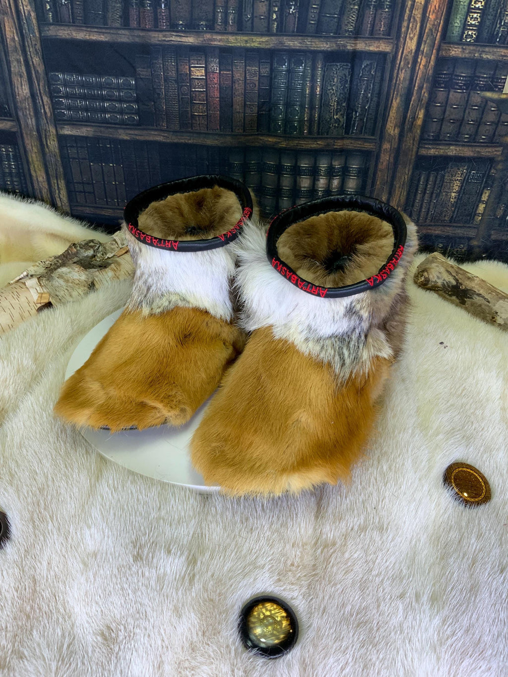 Mocassins d’intérieur Les Raymonde – 10  Femme – vison, raton & castor recyclés – fait à la main au Québec – édition spéciale unique