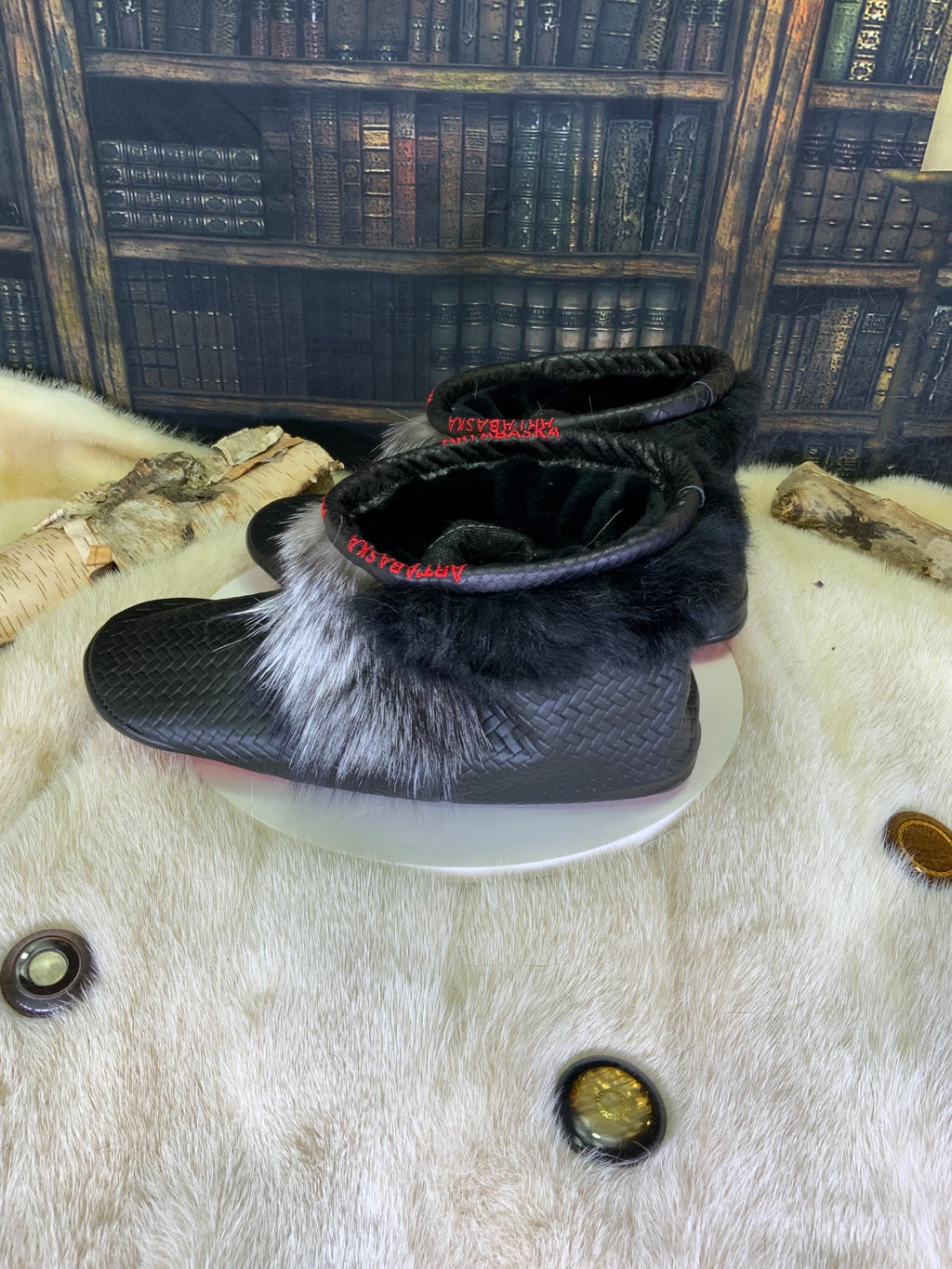 Mocassin d’intérieur Les Fernande – pointure 10 homme – cuir italien & fourrure recyclée – fait à la main au Québec, pièce unique