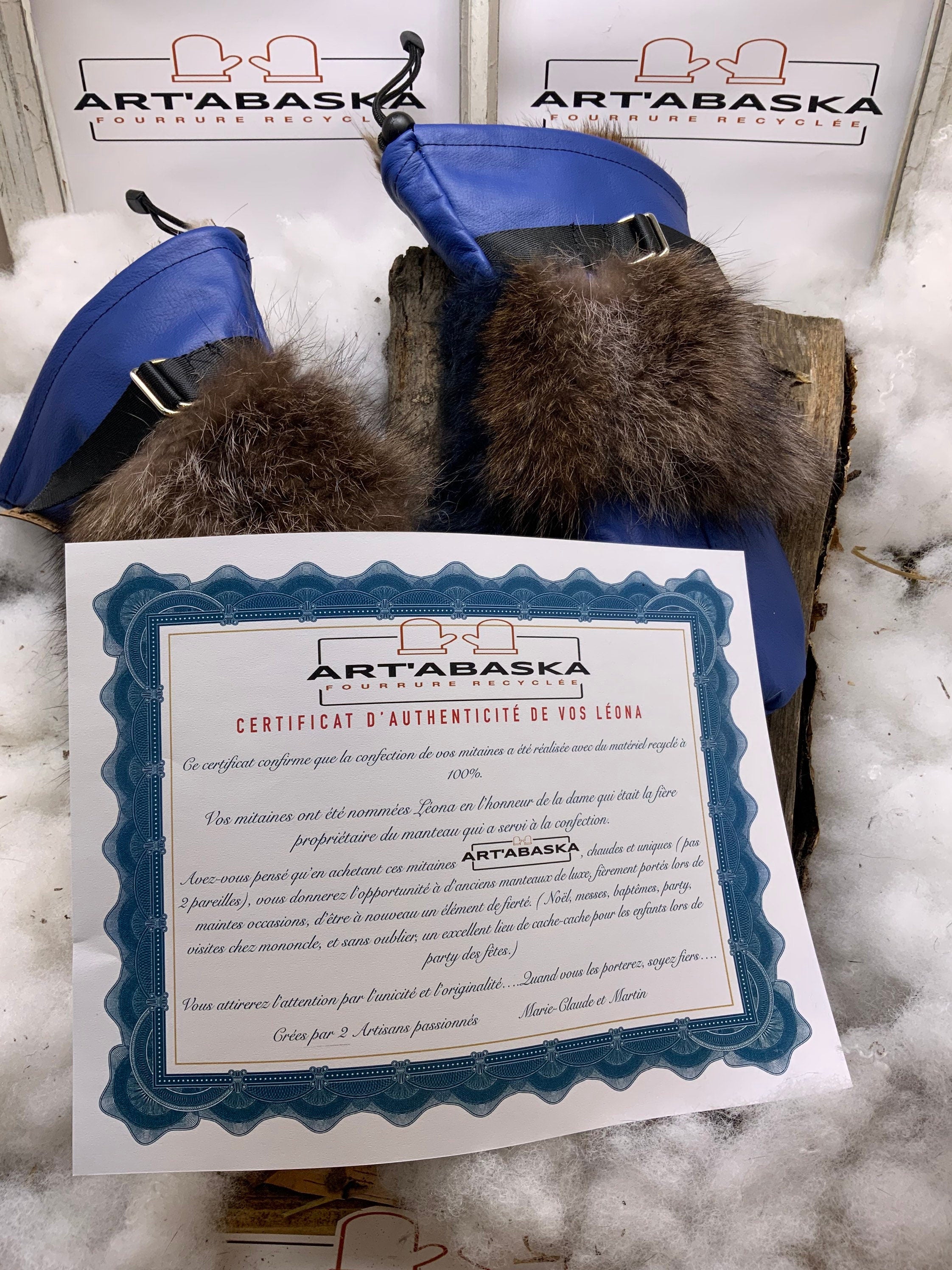 Mitaines Clementine Medium – Cuir bleu royal & rouge haut de gamme fourrures recyclées raton et opossum fait main Québec