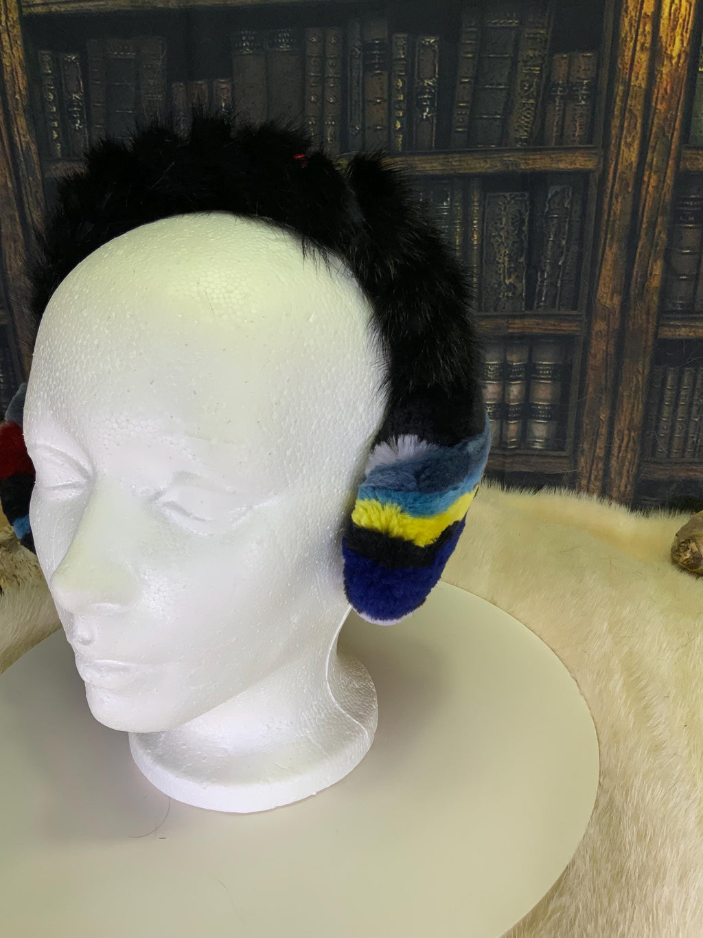 Cache-Oreilles tout en fourrure recyclée Édition Lannières cousues une à une