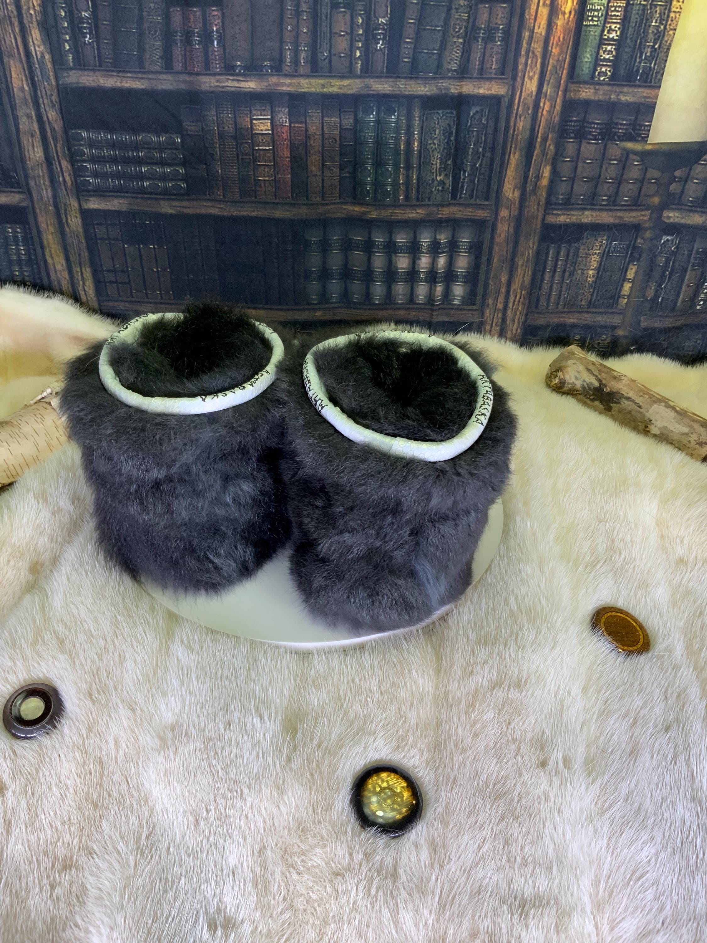 Mocassins d’intérieur Ernestine pointure 8 femme cuir italien bourgogne opossum recyclé fait à la main Québec pantoufles luxe