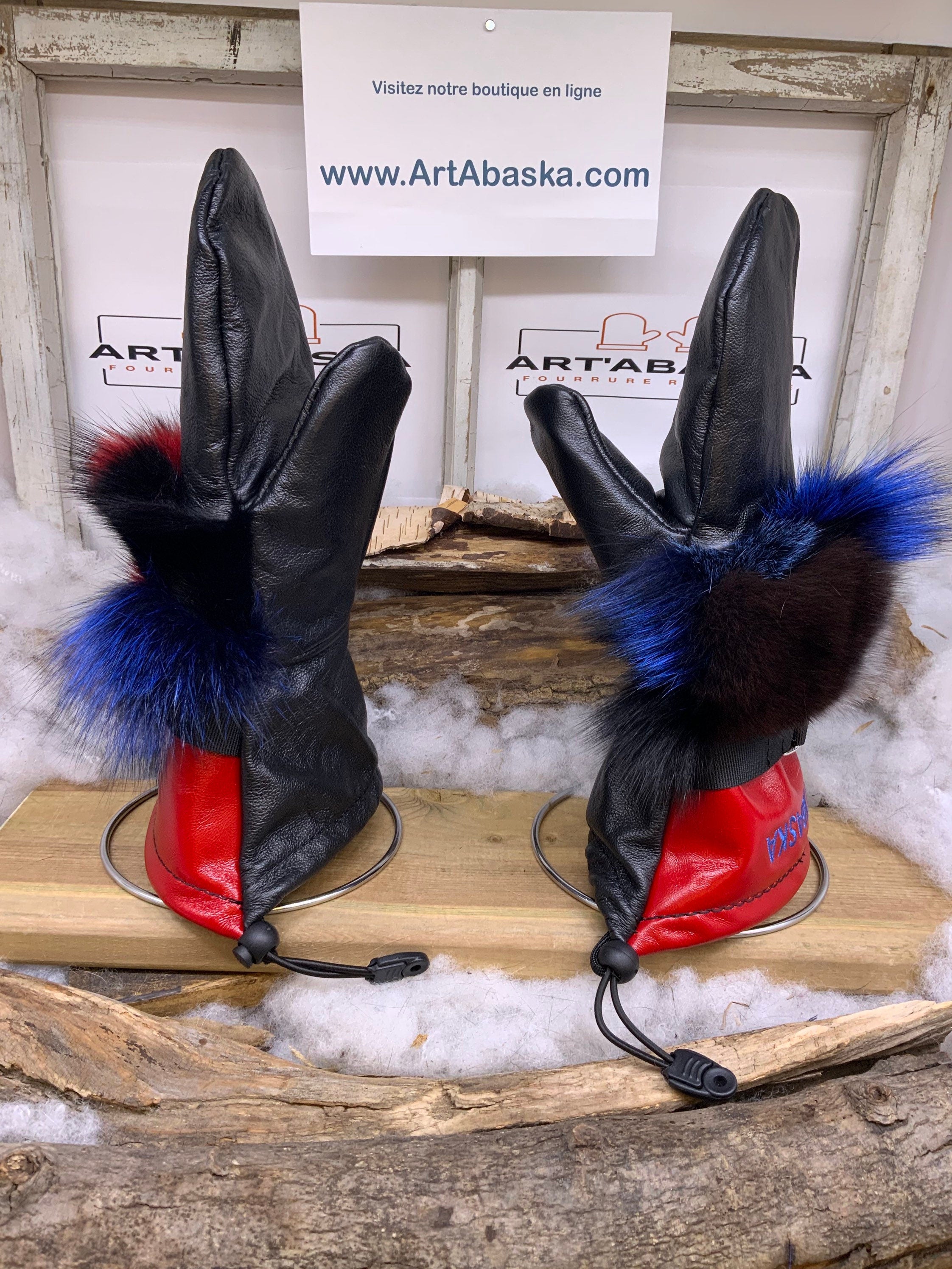 Mitaines Les Lucie – Medium, cuir noir et rouge recyclé, fourrure de renard patchwork, fait à la main au Québec
