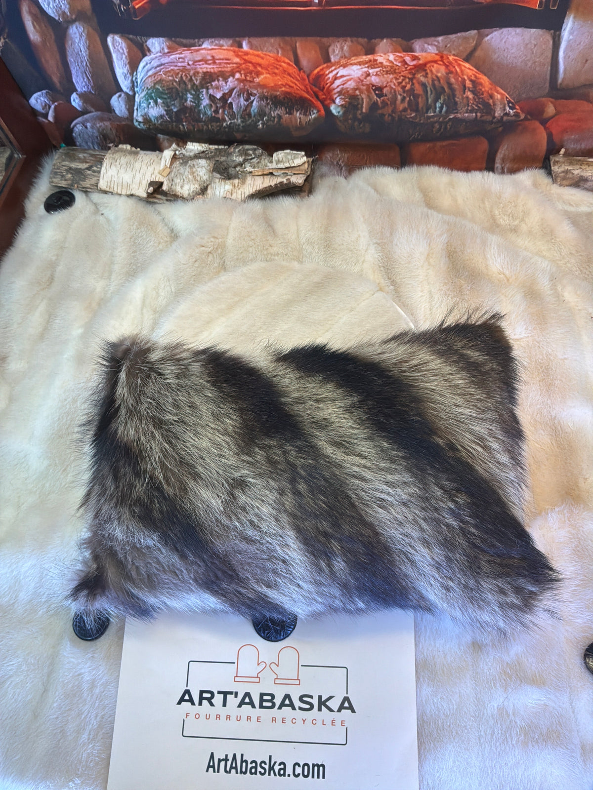 Coussin décoratif Johanne en fourrure recyclée de Chat Sauvage