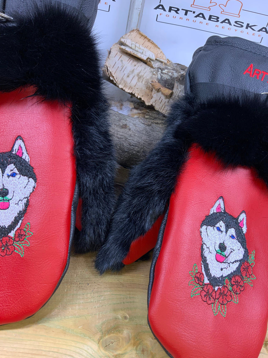 Mitaines Liliane cuir rouge noir brodé tête de chien fourrure renard lapin recyclé fait à la main Large ULTRA-CHAUDE Québec unique