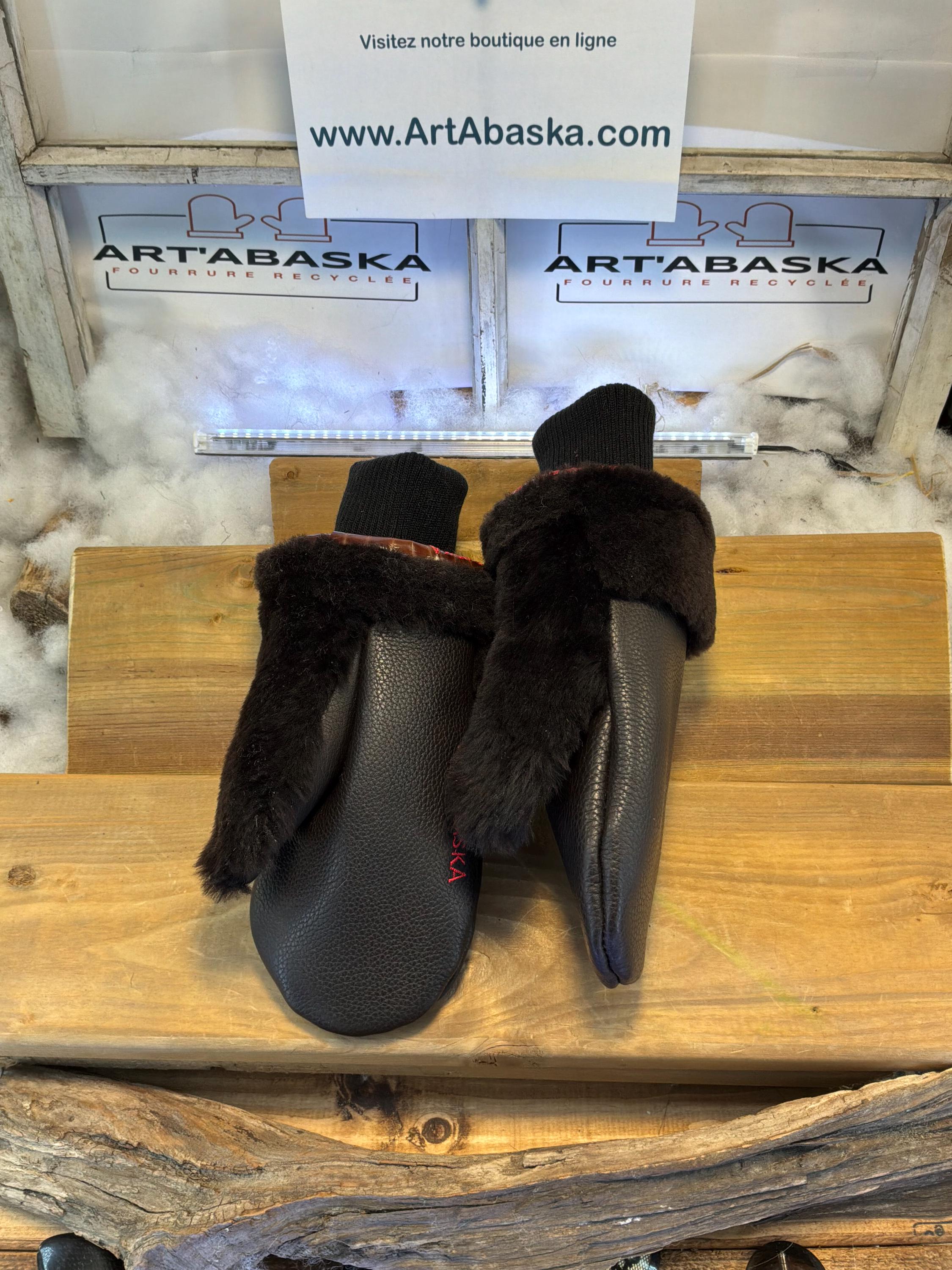 Mitaines de ville Medium Danielle en fourrure recyclée – Faites à la main au Québec – Légères, élégantes, confort urbain – ArtAbaska
