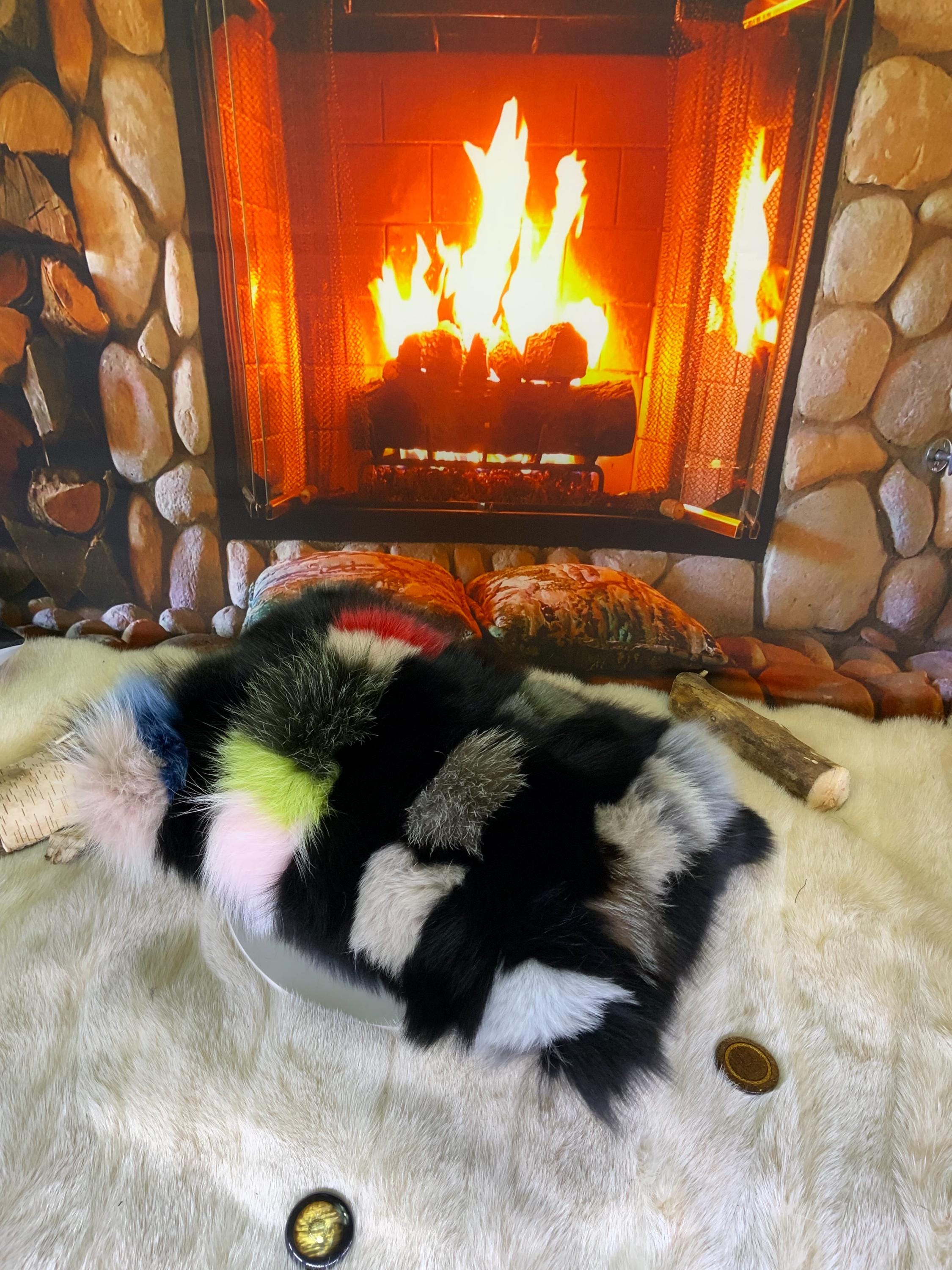 Coussin décoratif en fourrure recyclée en renard recyclé cousus en lanières style patchwork