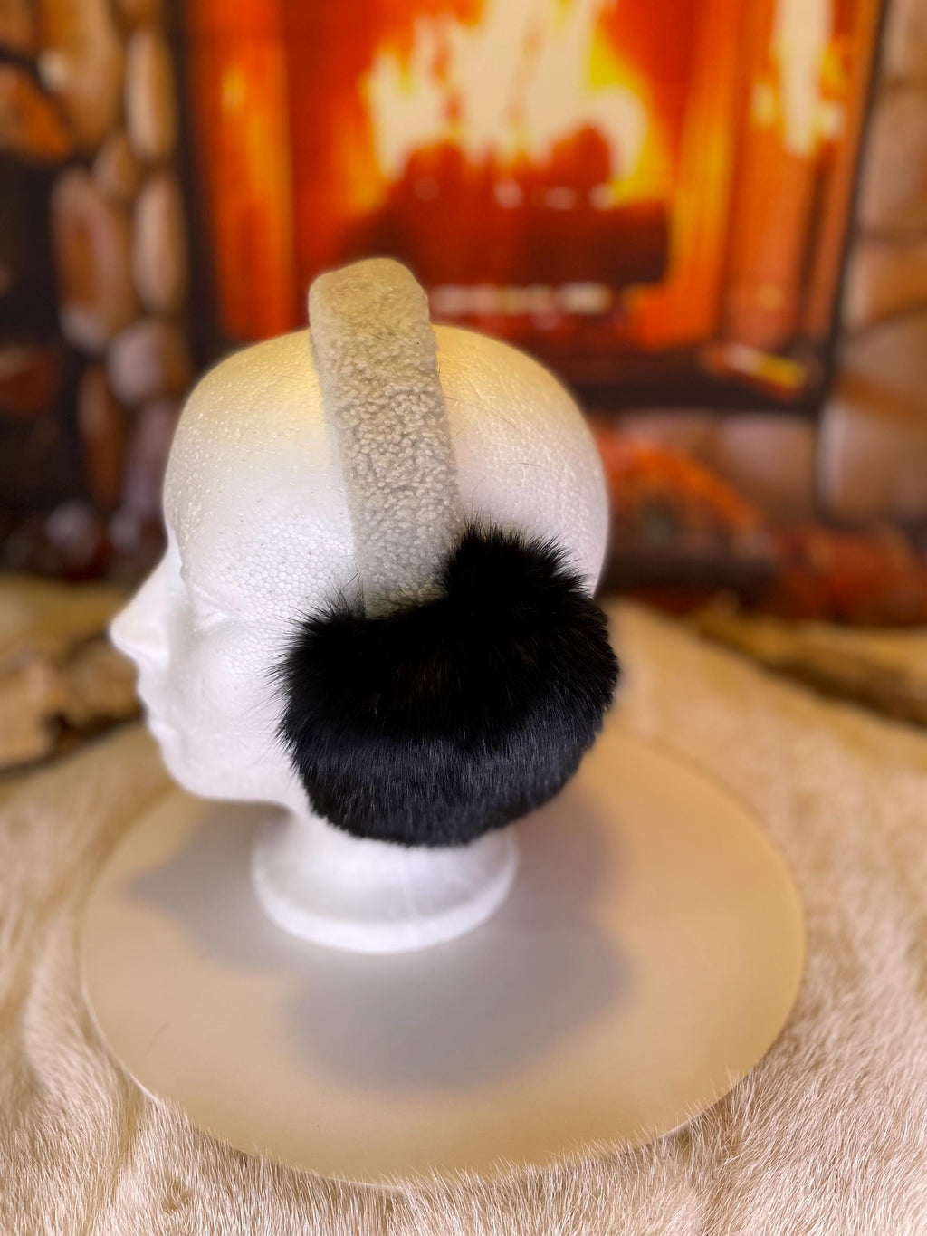 Cache-Oreilles tout en fourrure recyclée édition Lapin noir naturel recyclé et mouton rasé dessus la tête Les Lynda 2