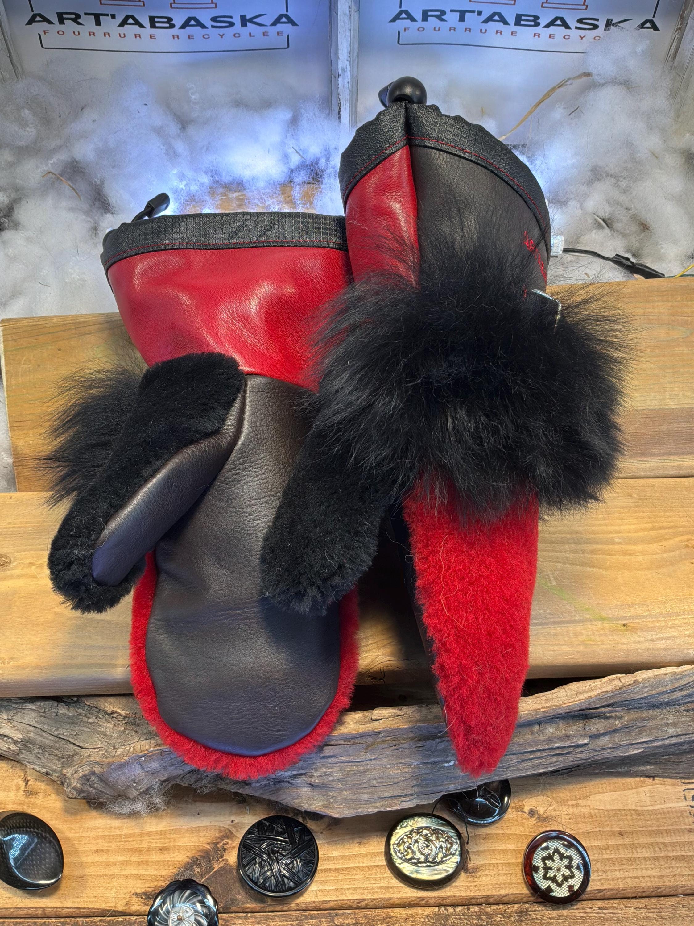 Mitaines Lorette Small mouton rasé rouge vif bande poignet noir cuir brun chocolat et rouge pompier couture rouge pièce unique Québec