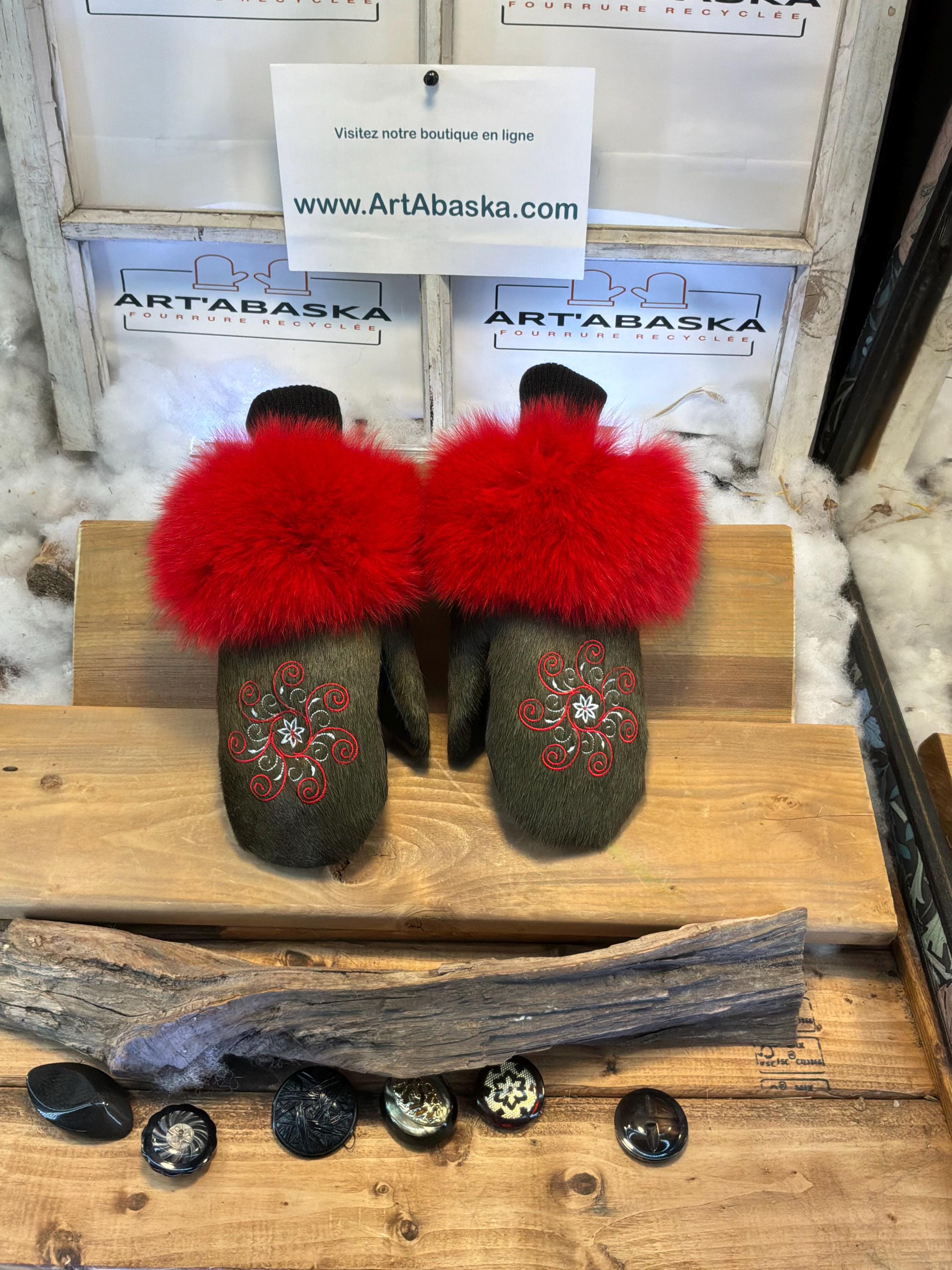 Mitaines de ville Medium Odette en fourrure recyclée – Faites à la main au Québec – Légères, élégantes, confort urbain – ArtAbaska Brodée