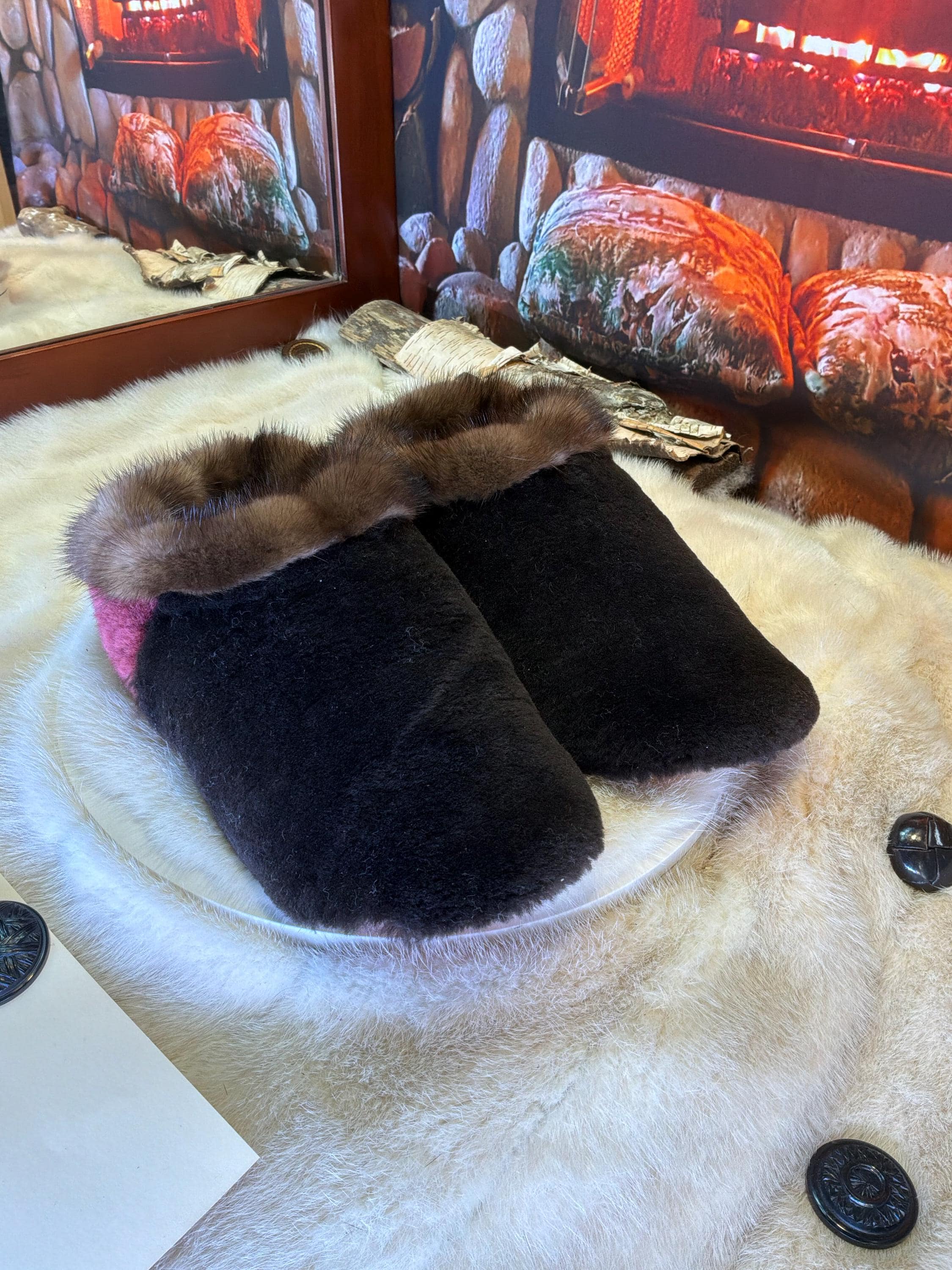 Slipper Joséphine pointure 8 femme – Sherling italien & cuir recyclé, pièce unique faite à la main au Québec