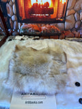 Coussin décoratif Ghyslaine en fourrure recyclée de Chat Sauvage Bleached
