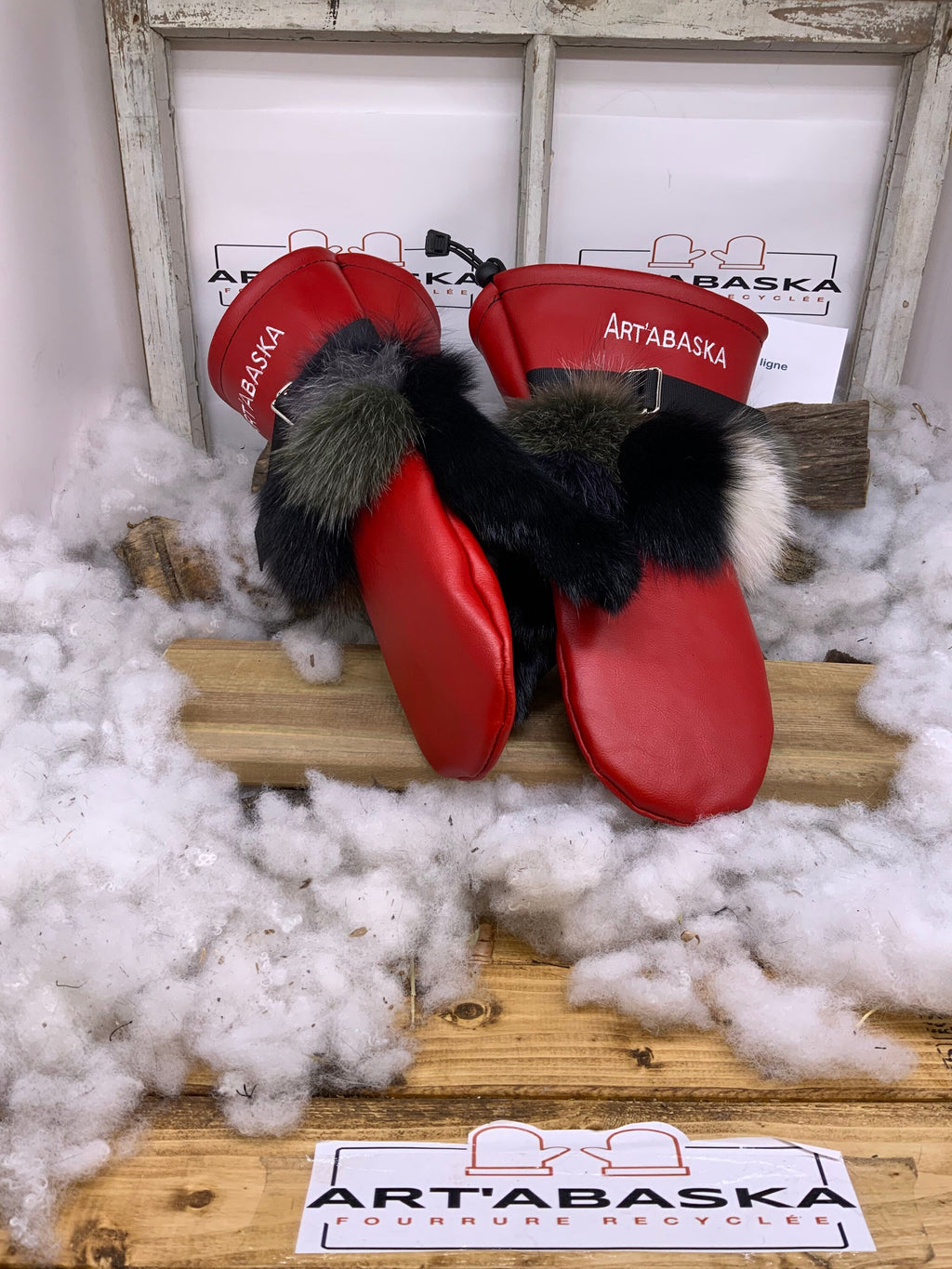 Mitaines Catherine Médium cuir rouge noir fourrure renard patchwork recyclée feutre polar chaud artisanal unique Québec