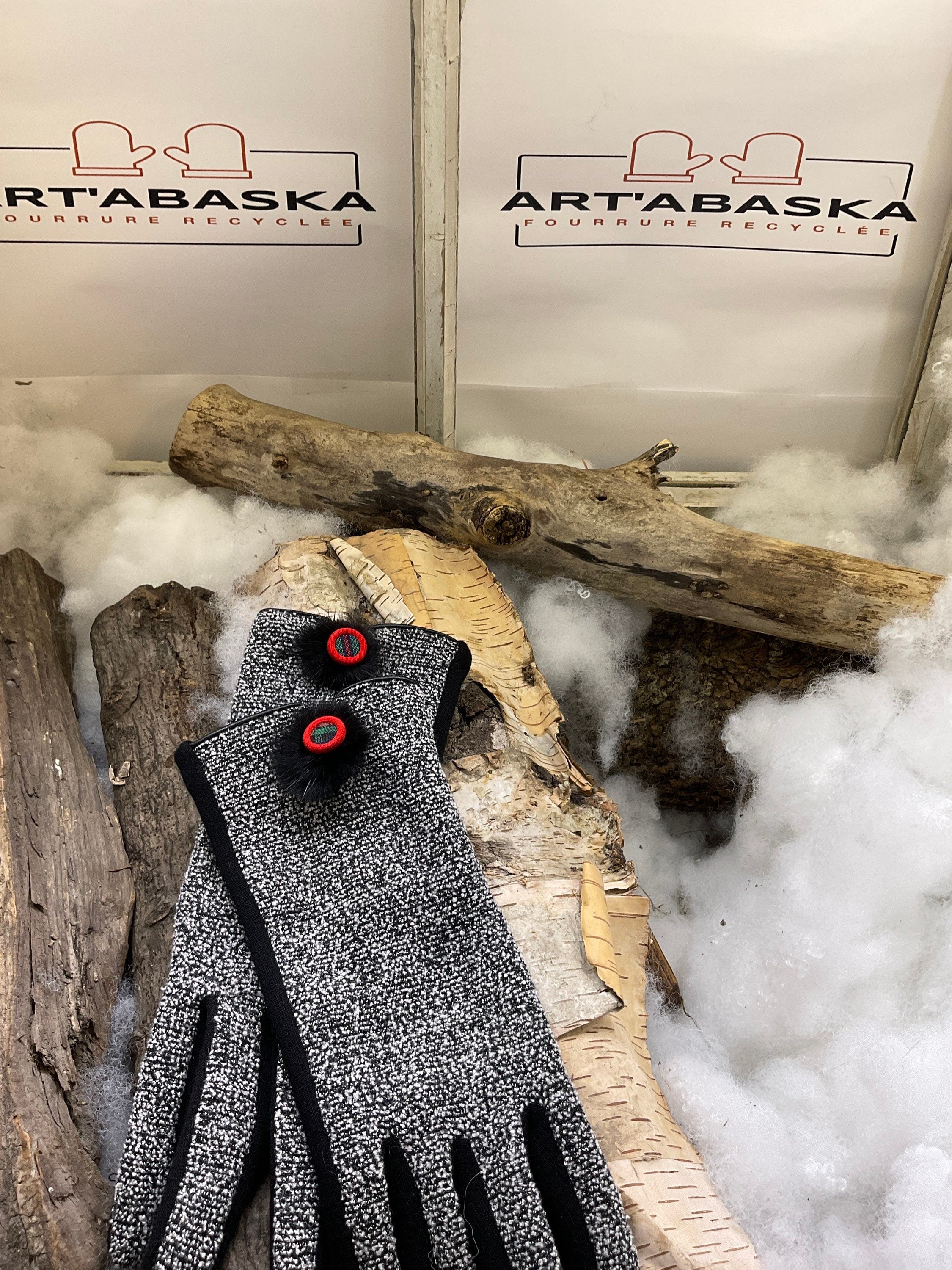 Gants de Ville ornés de vraie fourrure cousue au poignet avec bouton décoratif. SMALL-MÉDIUM