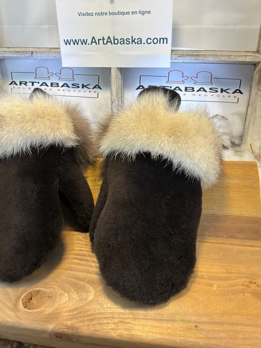 Mitaines de ville Medium Henriette en fourrure recyclée – Faites à la main au Québec – Légères, élégantes, confort urbain – ArtAbaska
